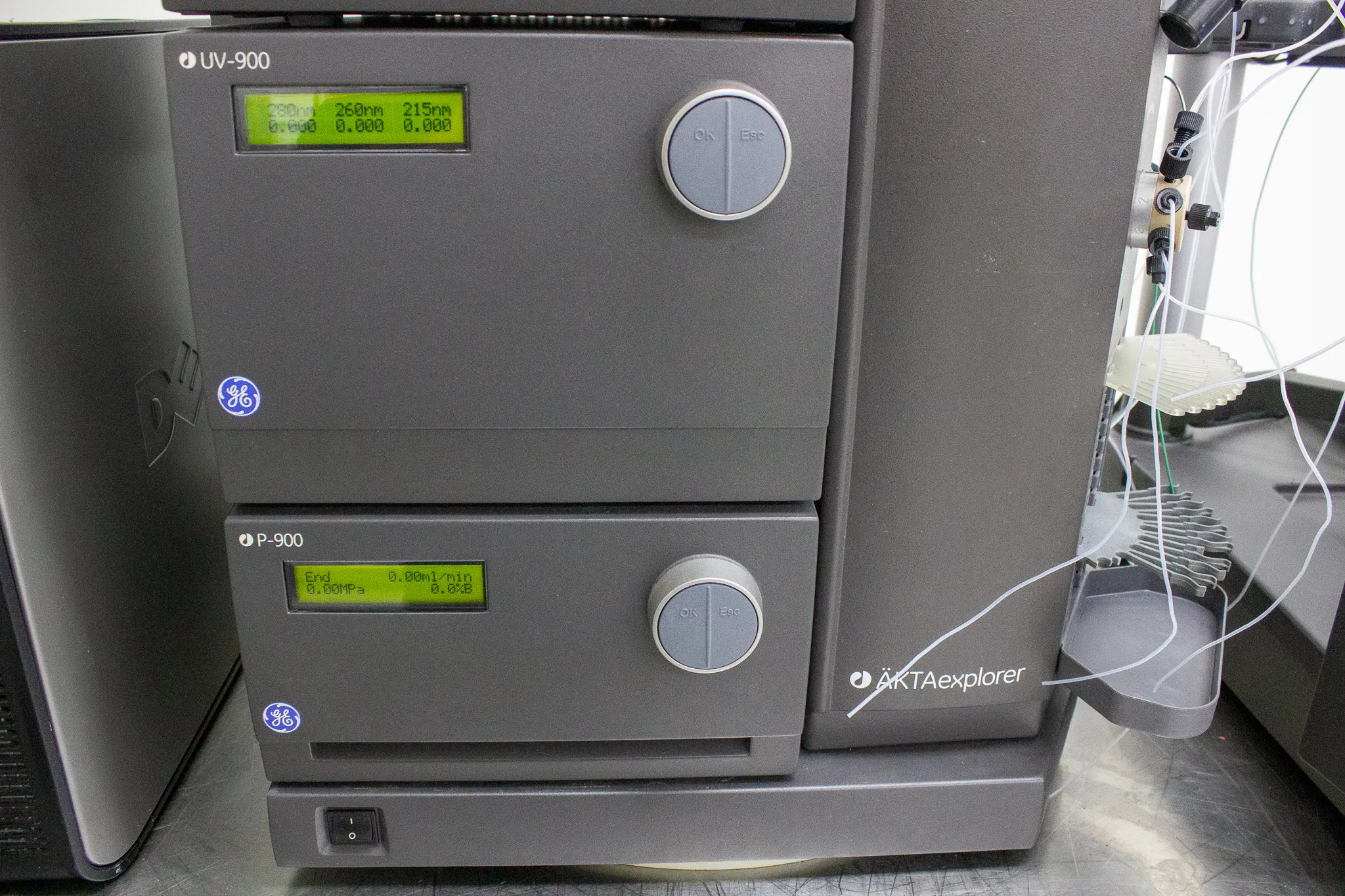 GE AKTA explorer 100 Air FPLC System w/ P-900, UV-900, pH/C-900, FRAC-950