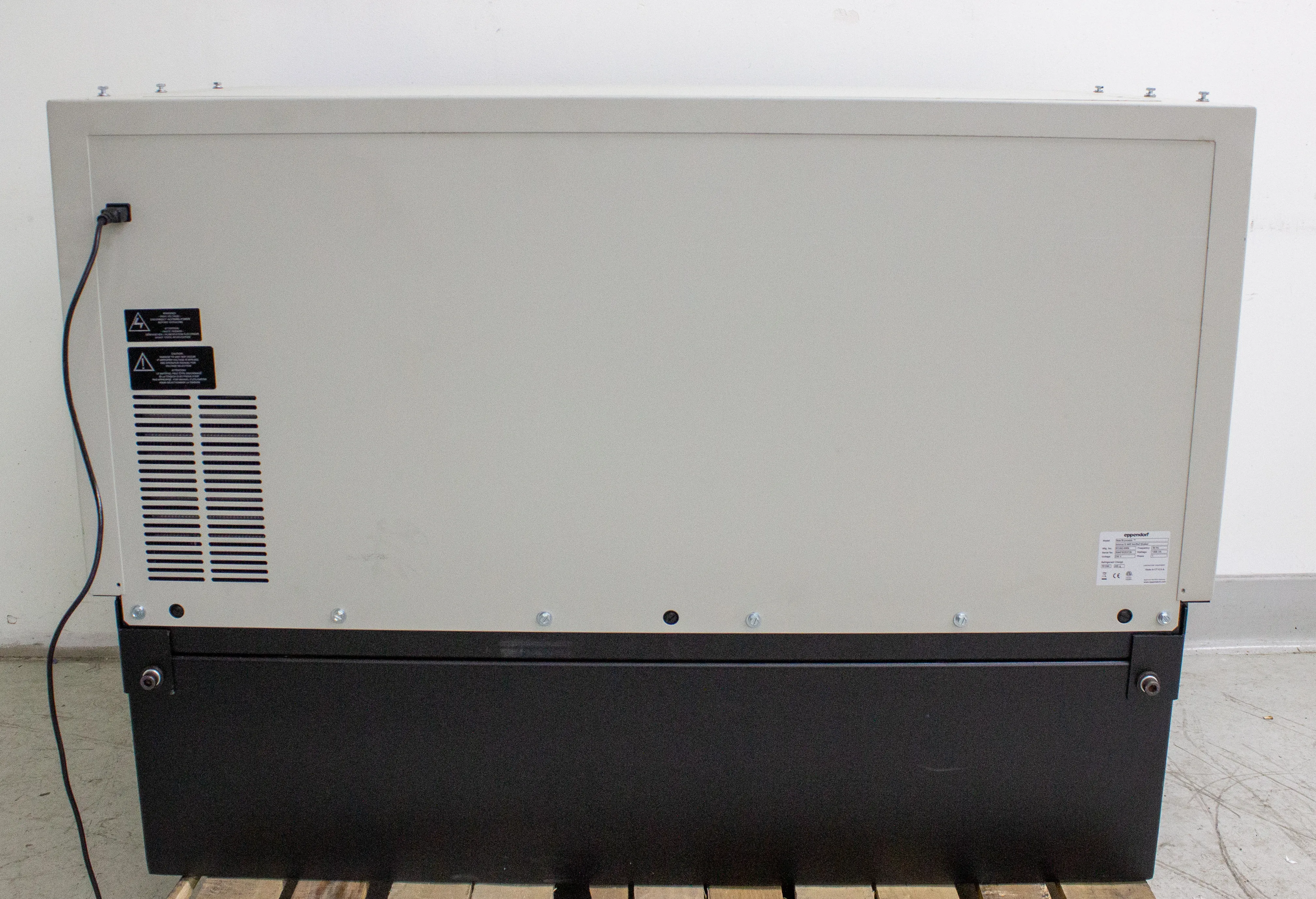 New Brunswick Innova 44R Refrigerated Incubator Shaker M1282-0006