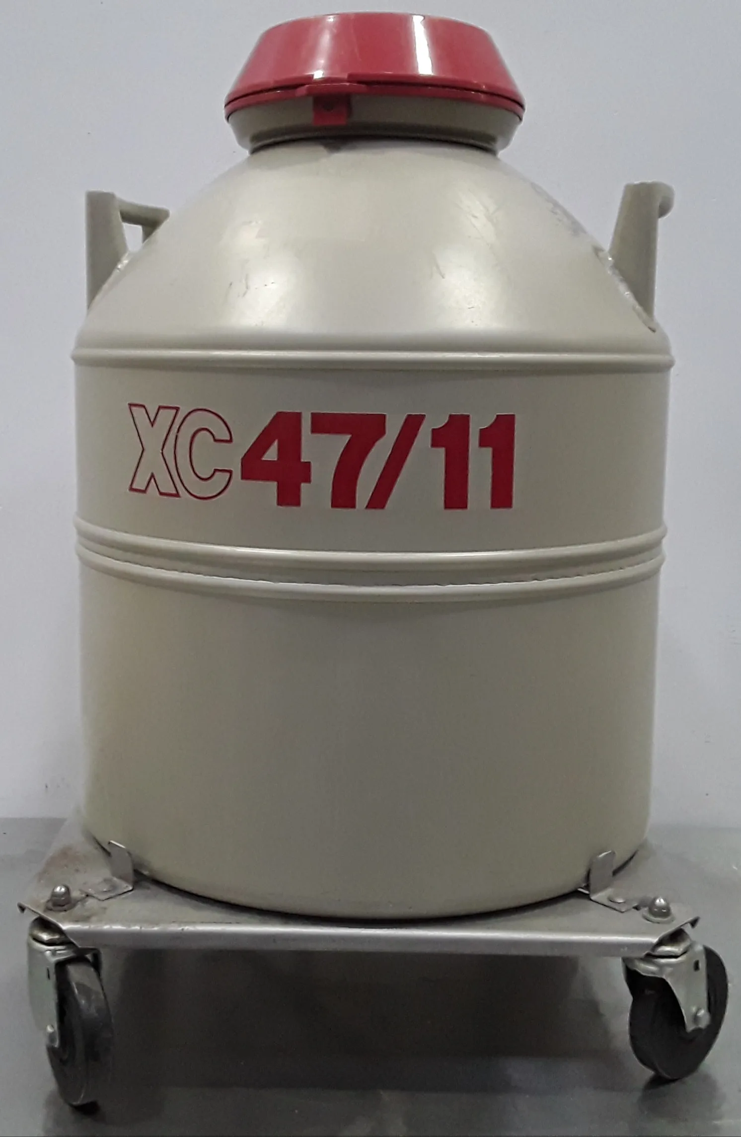 MVE Cryogenics XC 47/11 Dewar / Cryotank Cold Storage