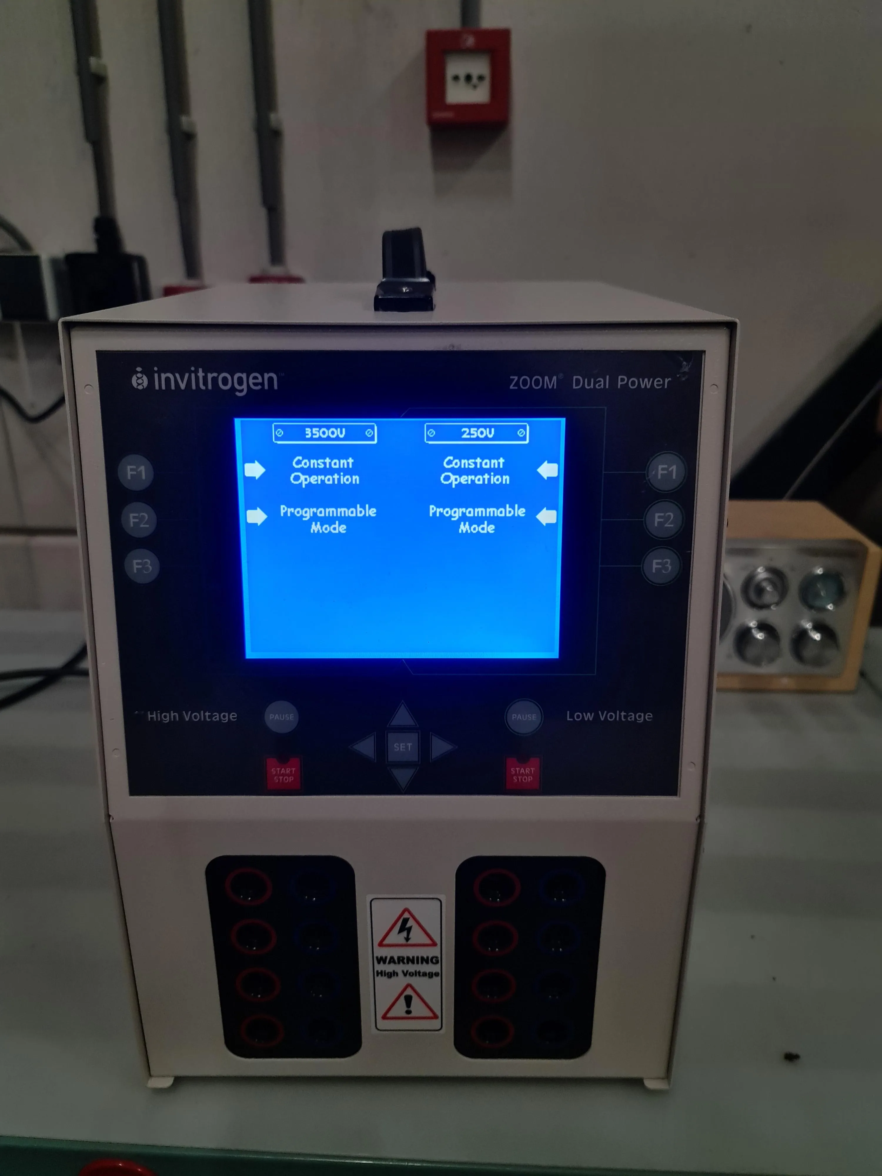 Invitrogen ZP10001 ZOOM Dual Power Programmable Power Supply