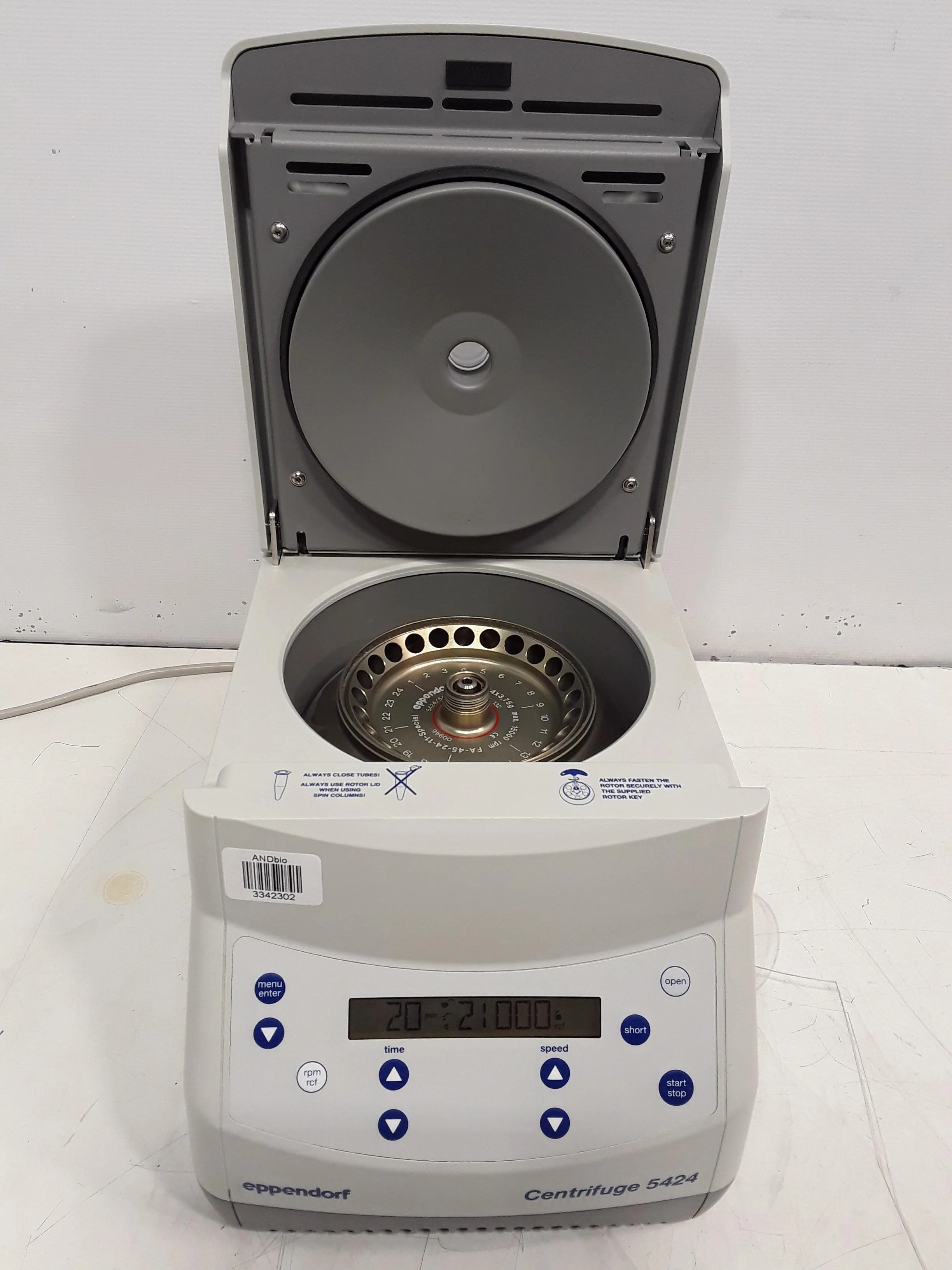 Eppendorf Centrifuge 5424 with Rotor & Lid, 15,000 RPM 24x1.5/2.0ML