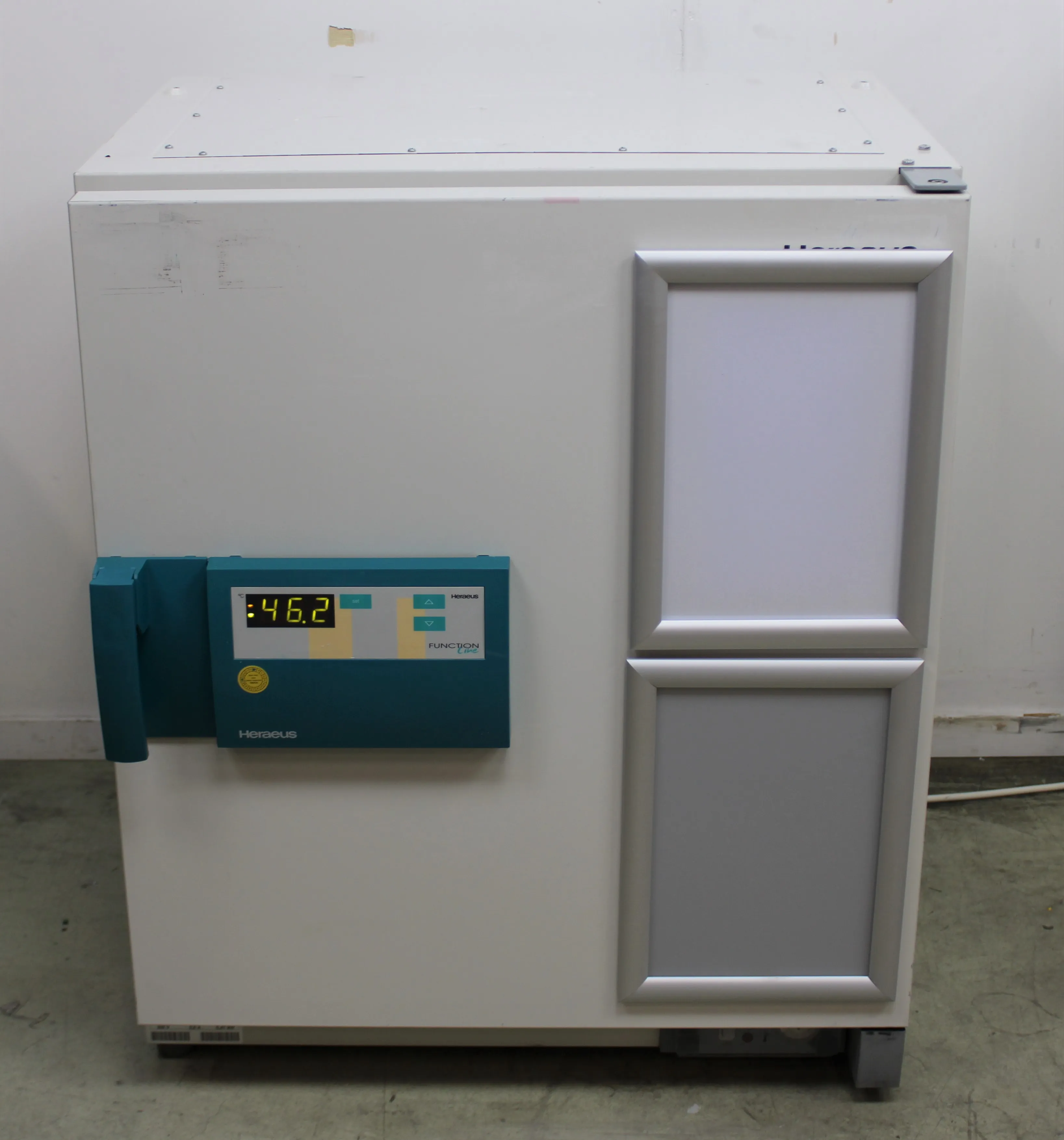 Kendro B12 Incubator 230V 50/60Hz Ambient +5 to +70C 131L Capacity