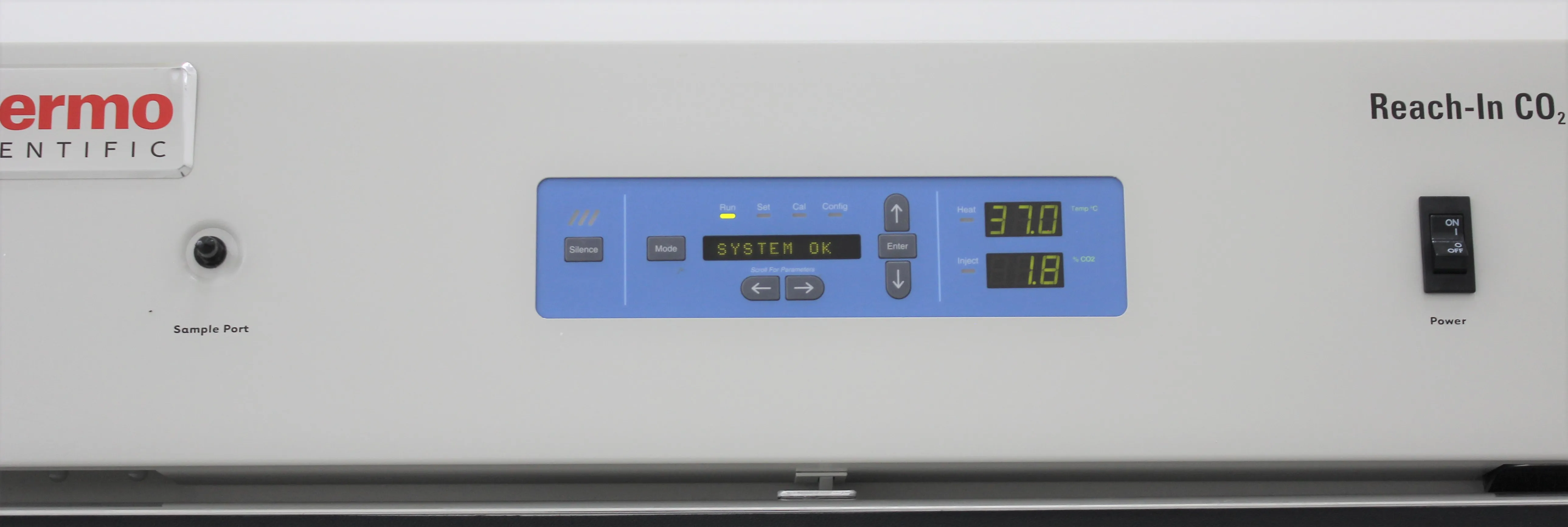 Thermo Scientific Large-Capacity Reach-In CO2 Incubator Model 3950