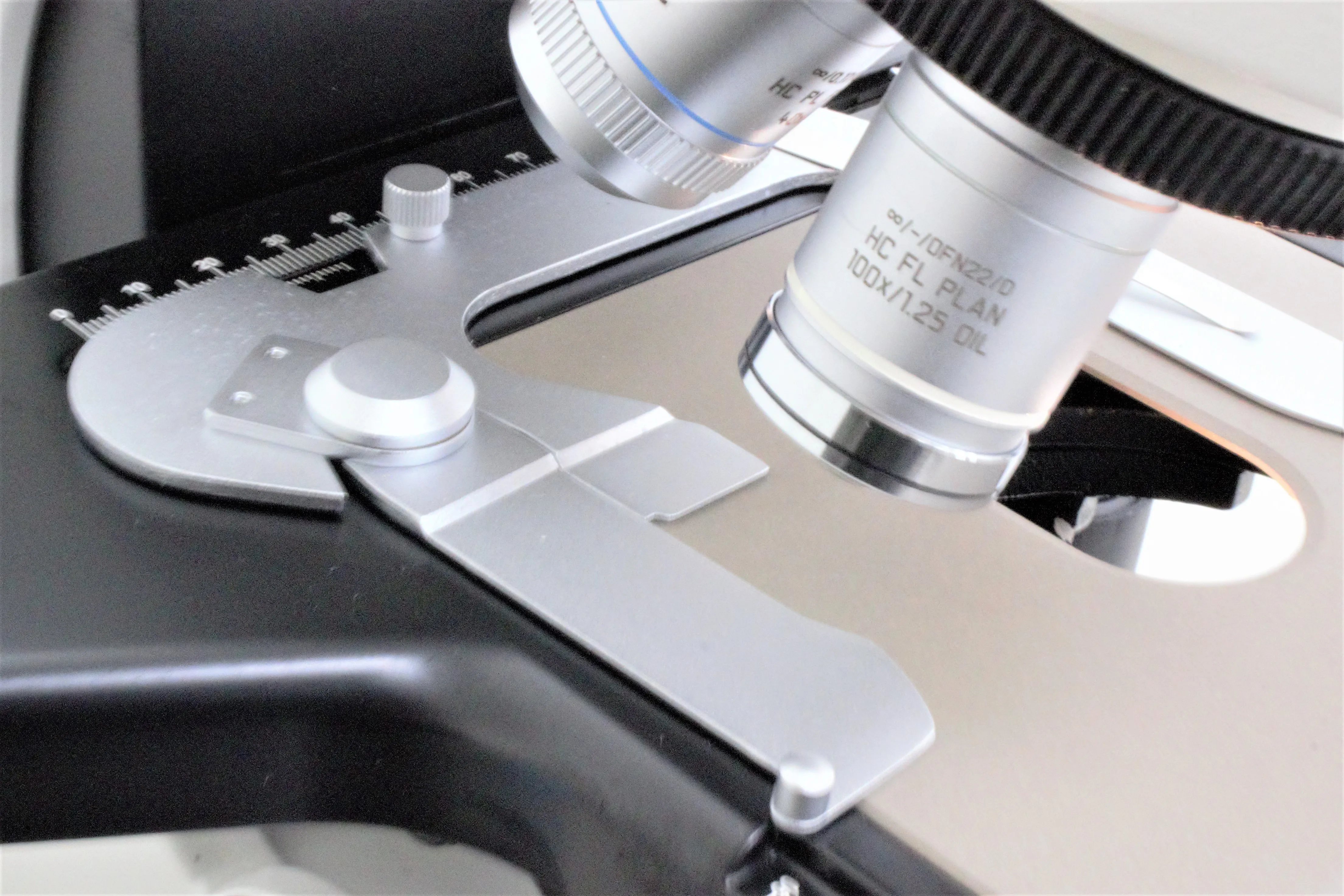 LEICA DM2000 Microscope with ICC50W Camera