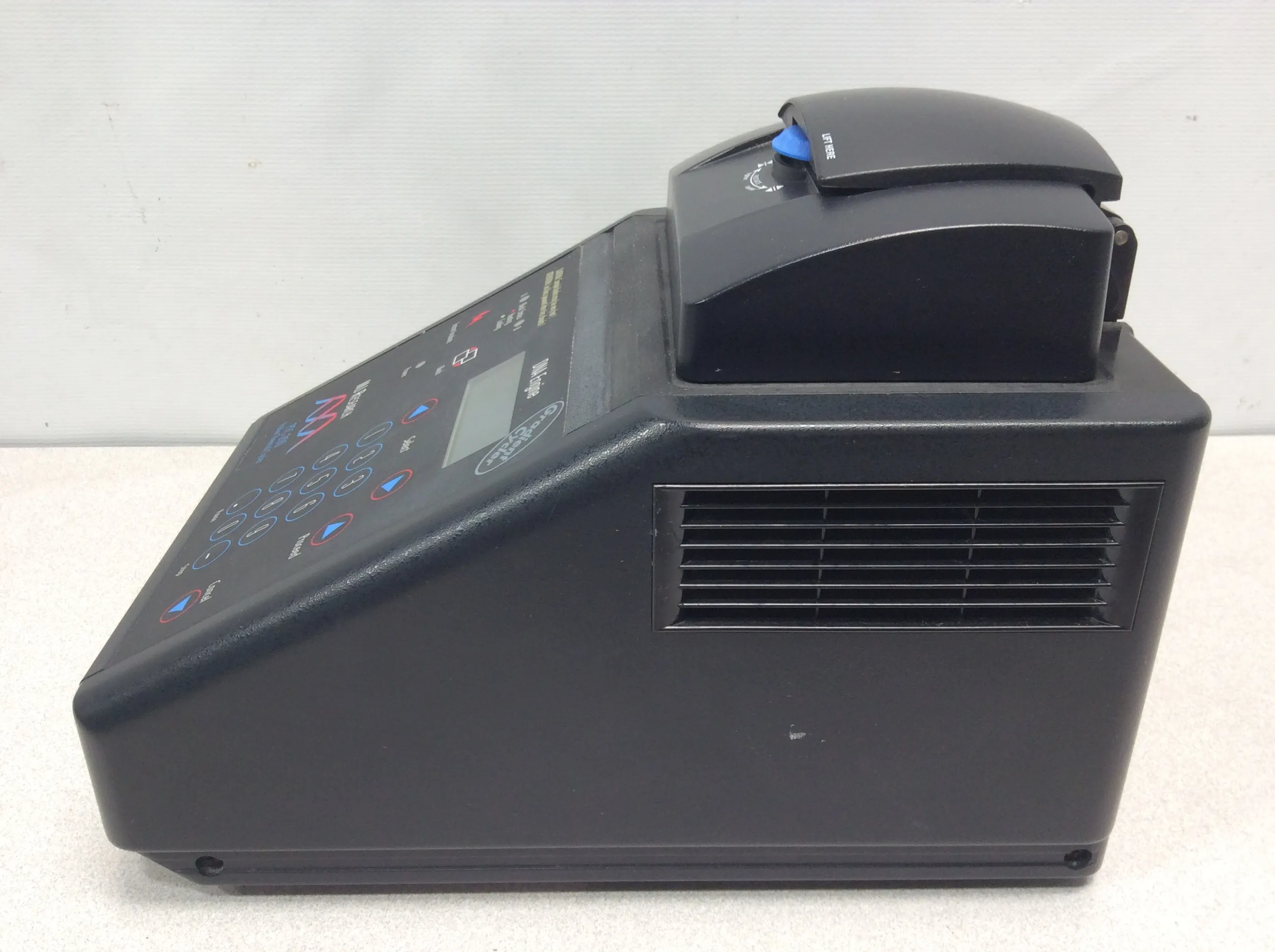 MJ Research - DNA Engine PTC-200 Peltier Thermal Cycler