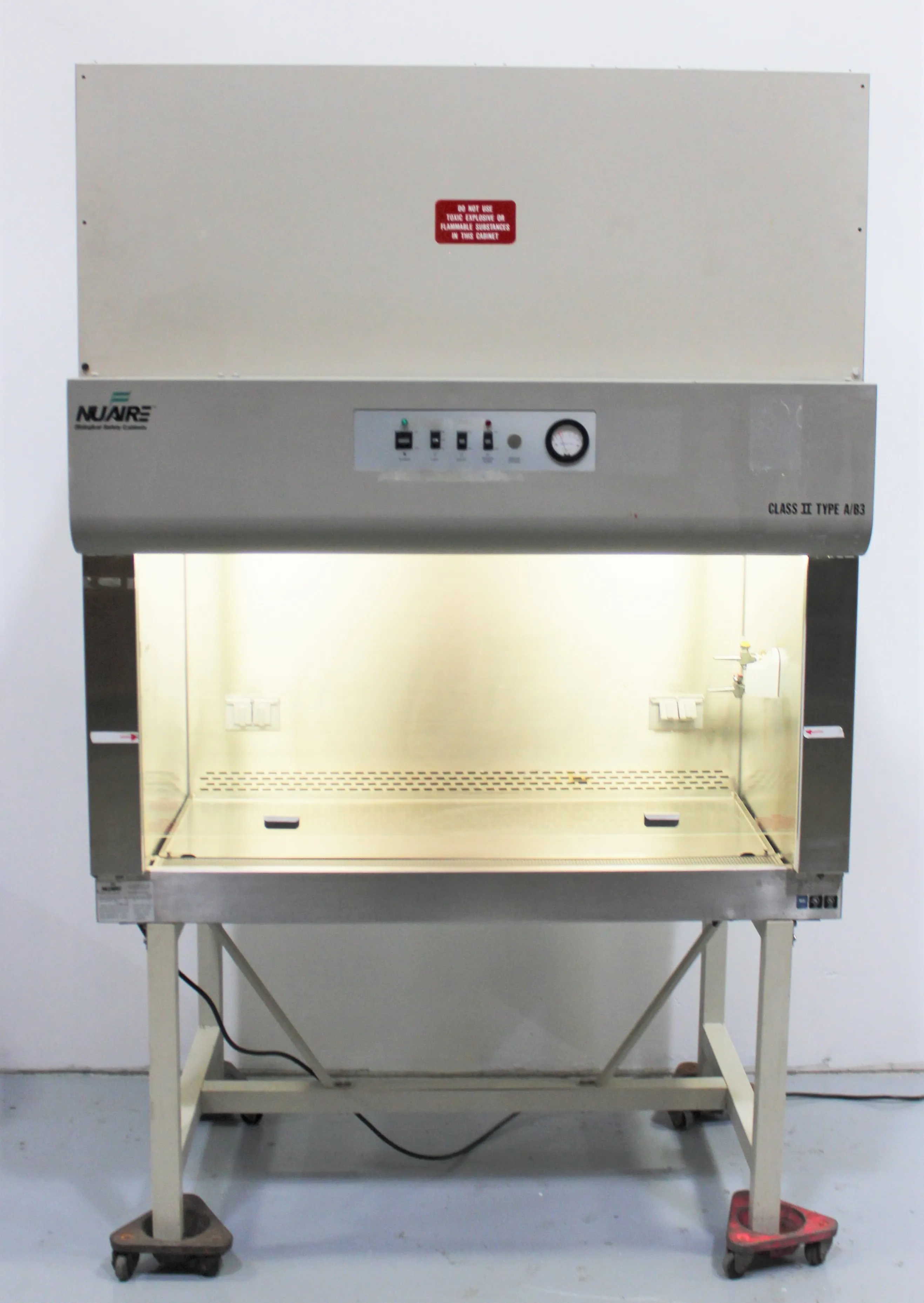 NuAire Model 425-400 4 ft BSC Biosafety Cabinet Used 30-Day Warranty