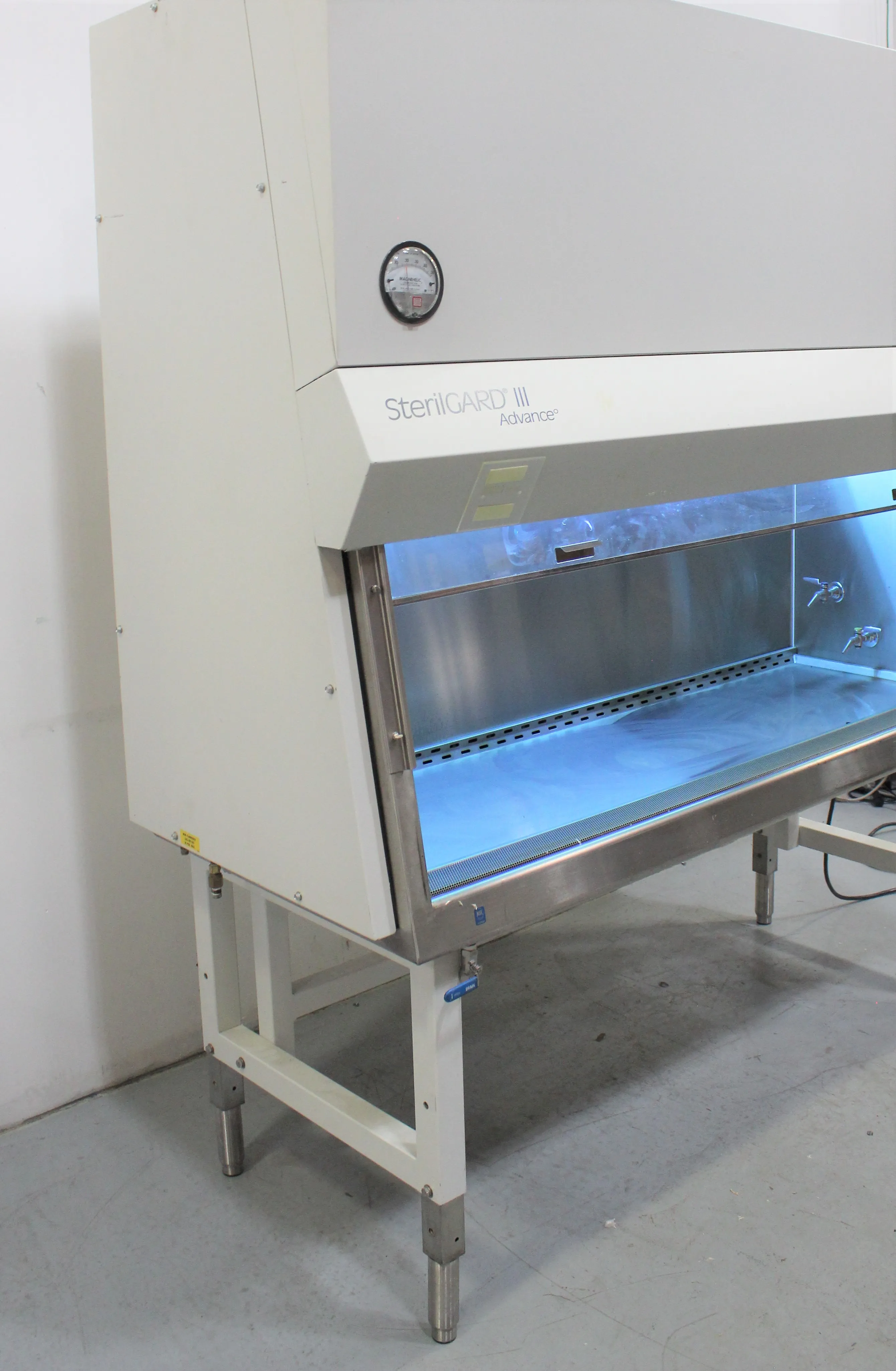 Used Baker SG603 Class II Biosafety Cabinet with Stediflow Airflow Management System