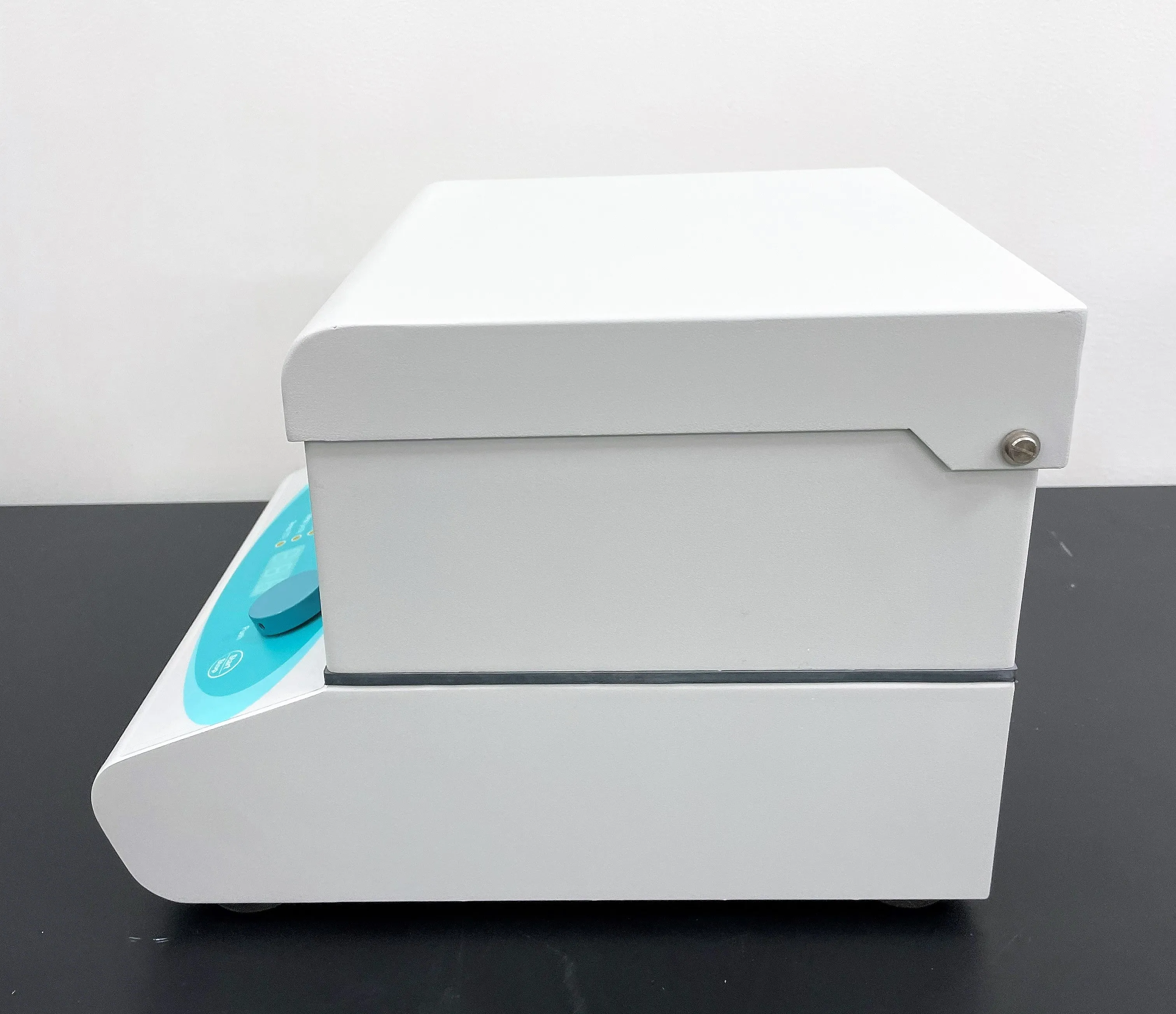 Labnet Vortemp 56 S2056-A Incubator Shaker with Microplate Platform