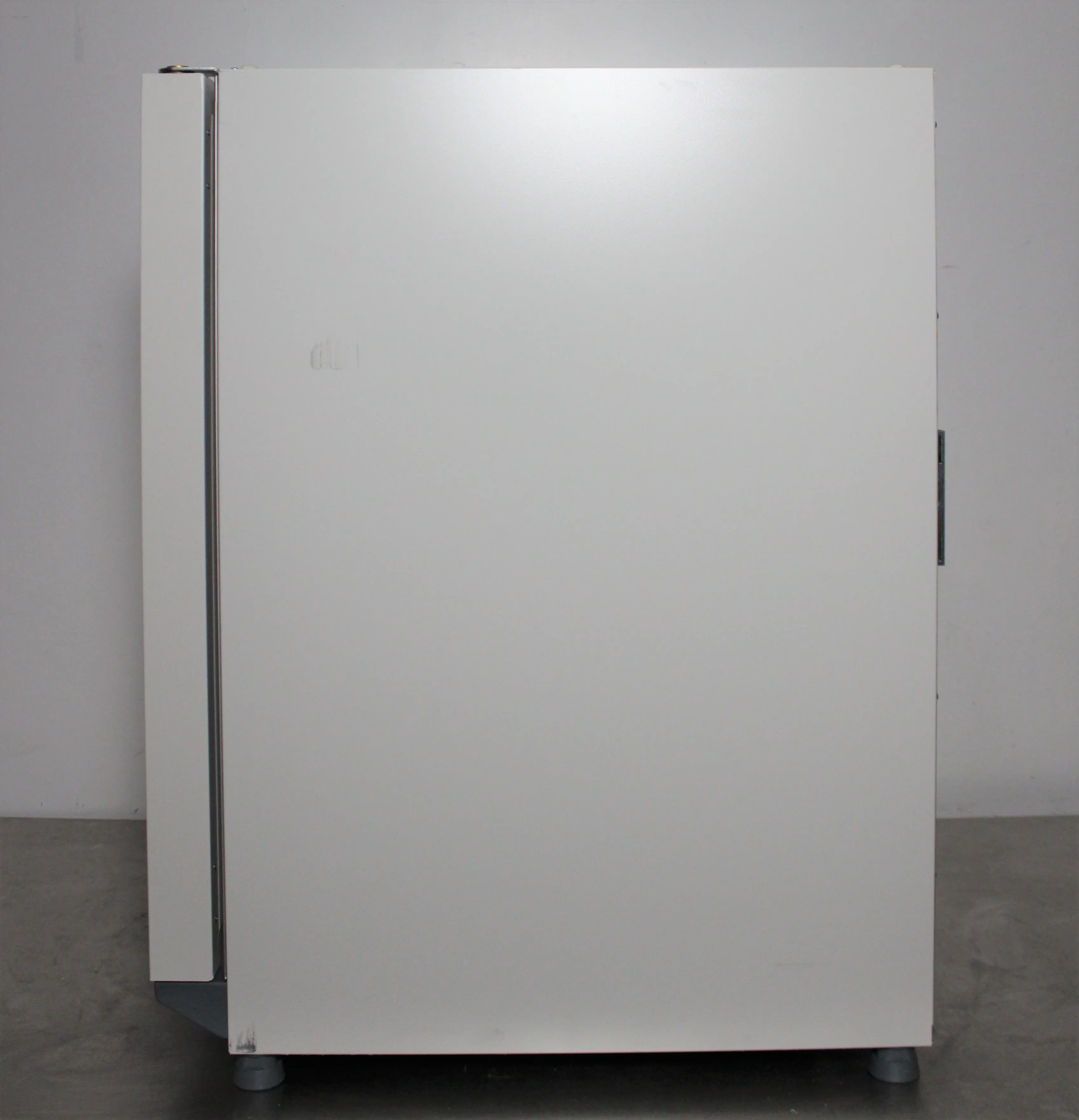 Used Gravity Convection Incubator VWR 89511 4 cu ft Lab Equipment 120V 60Hz