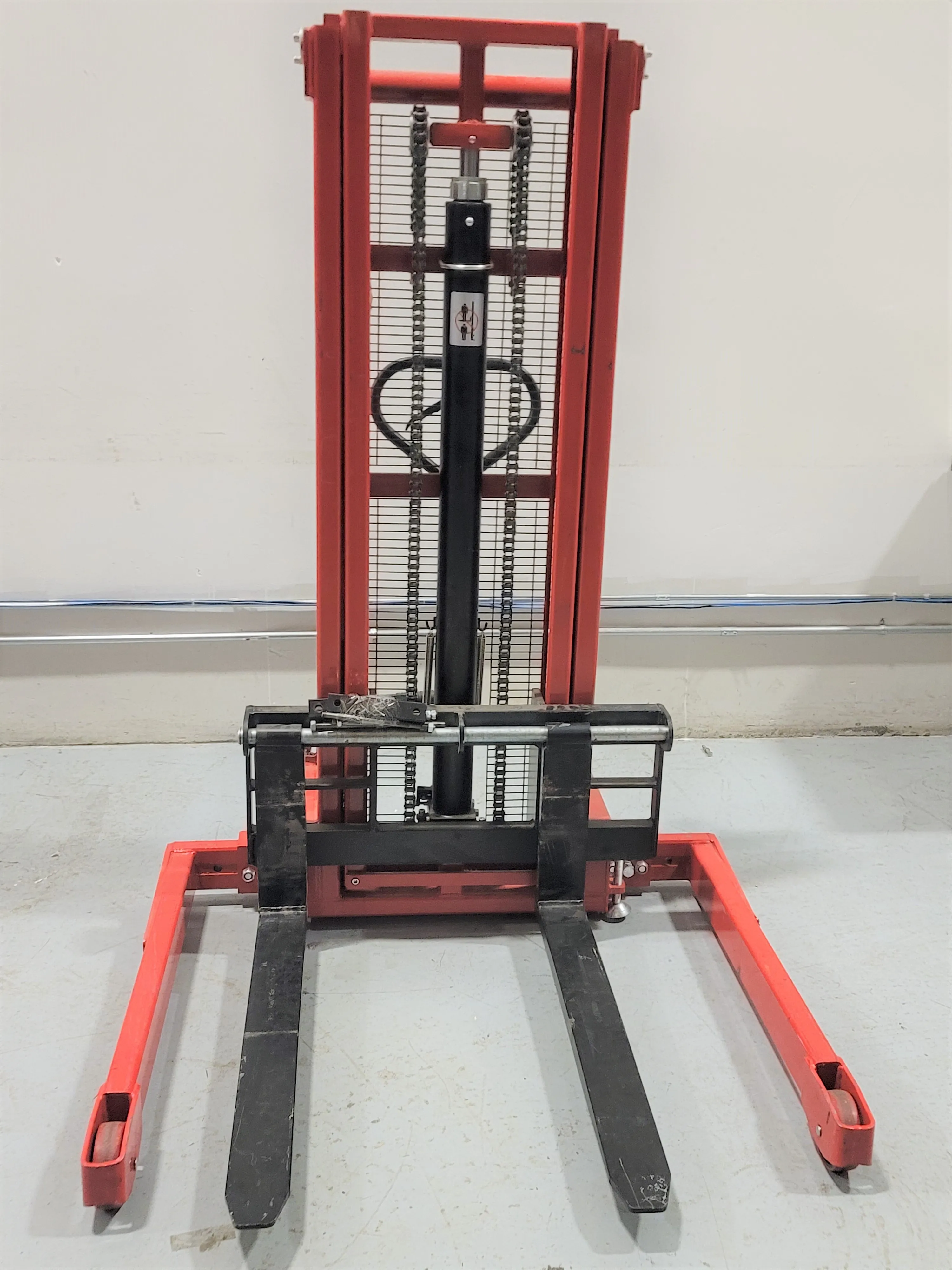 Dayton Manual Straddle Stacker 4VME9, Used, Class 1, 2000 lb Load Capacity - 30-Day Warranty