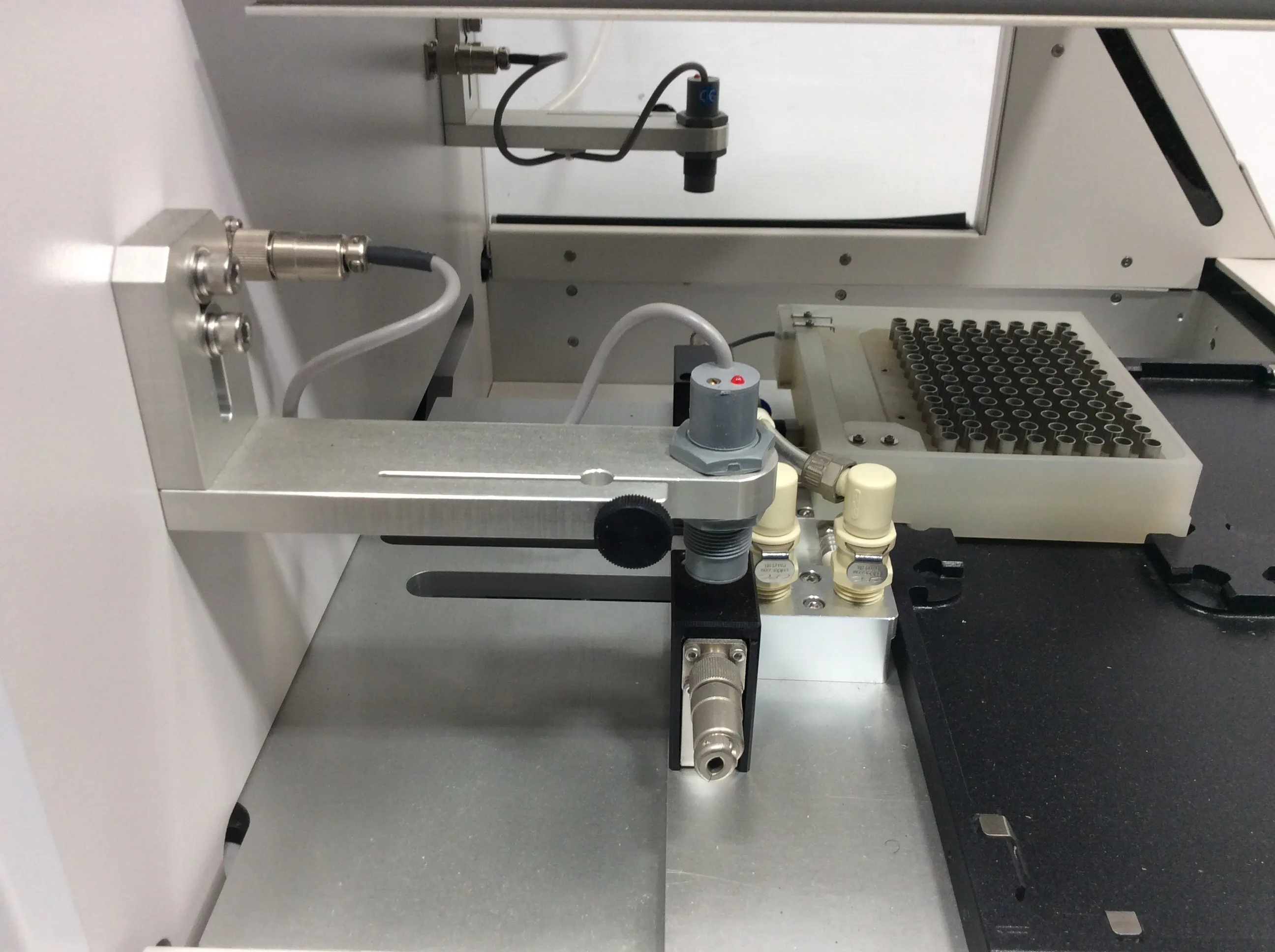 Matrix Technologies PlateMate 2 x 2 Sequenom Automated Pipetting Workstation