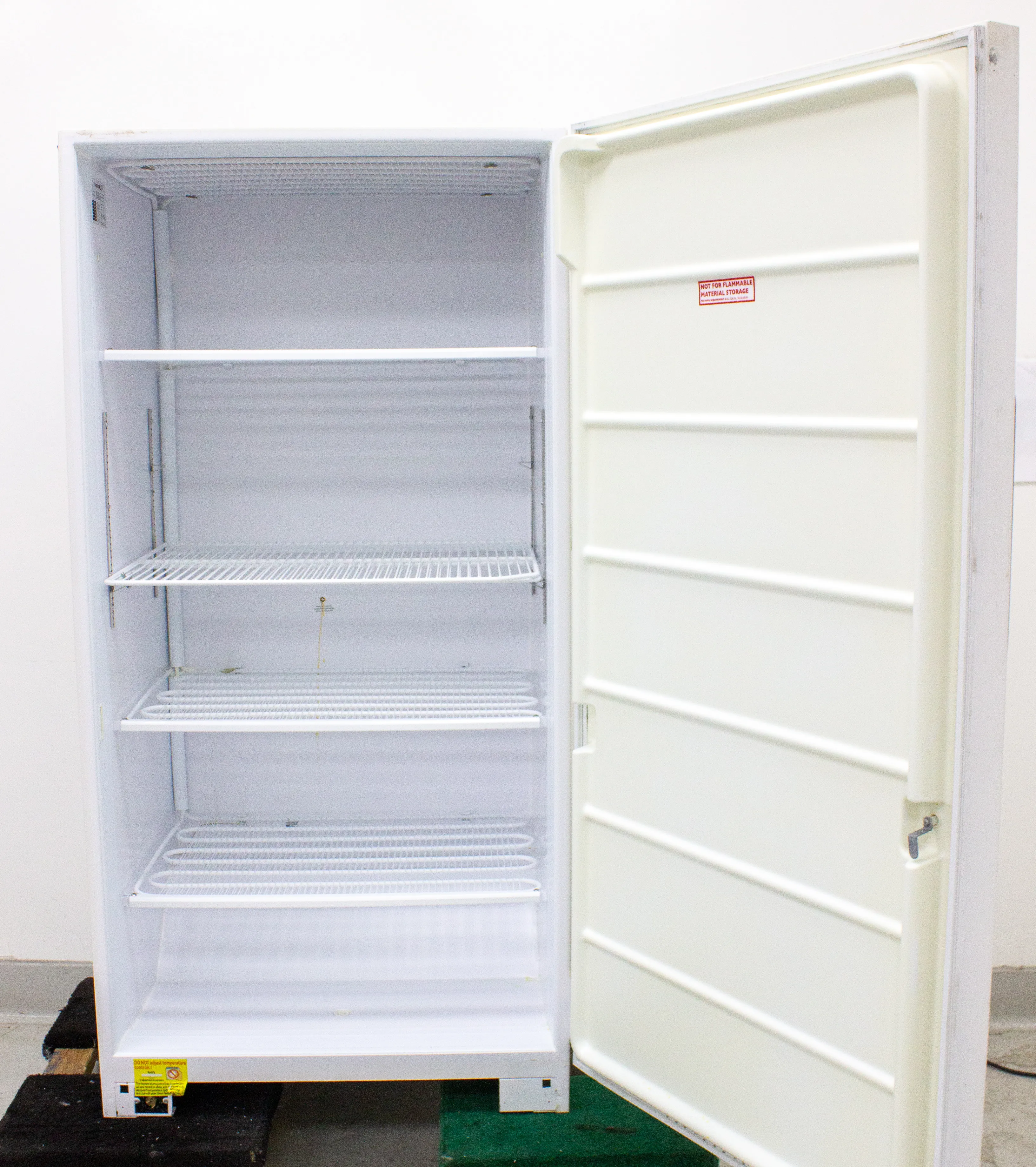 VWR General Purpose Upright -20c Freezer Model SCBMF-3020