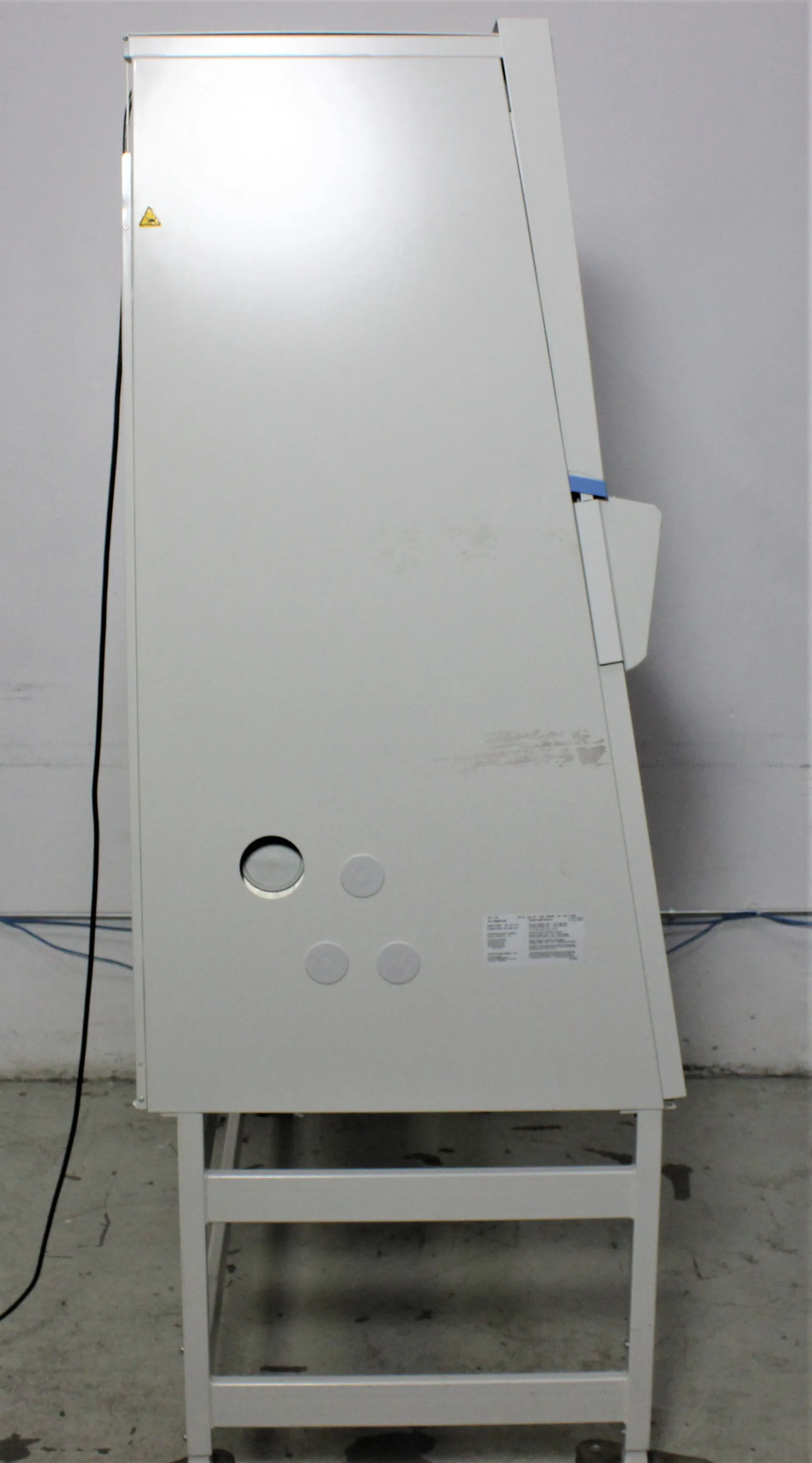 Thermo Fisher 1300 Series A2 Class II, Type A2 Bio Safety Cabinet