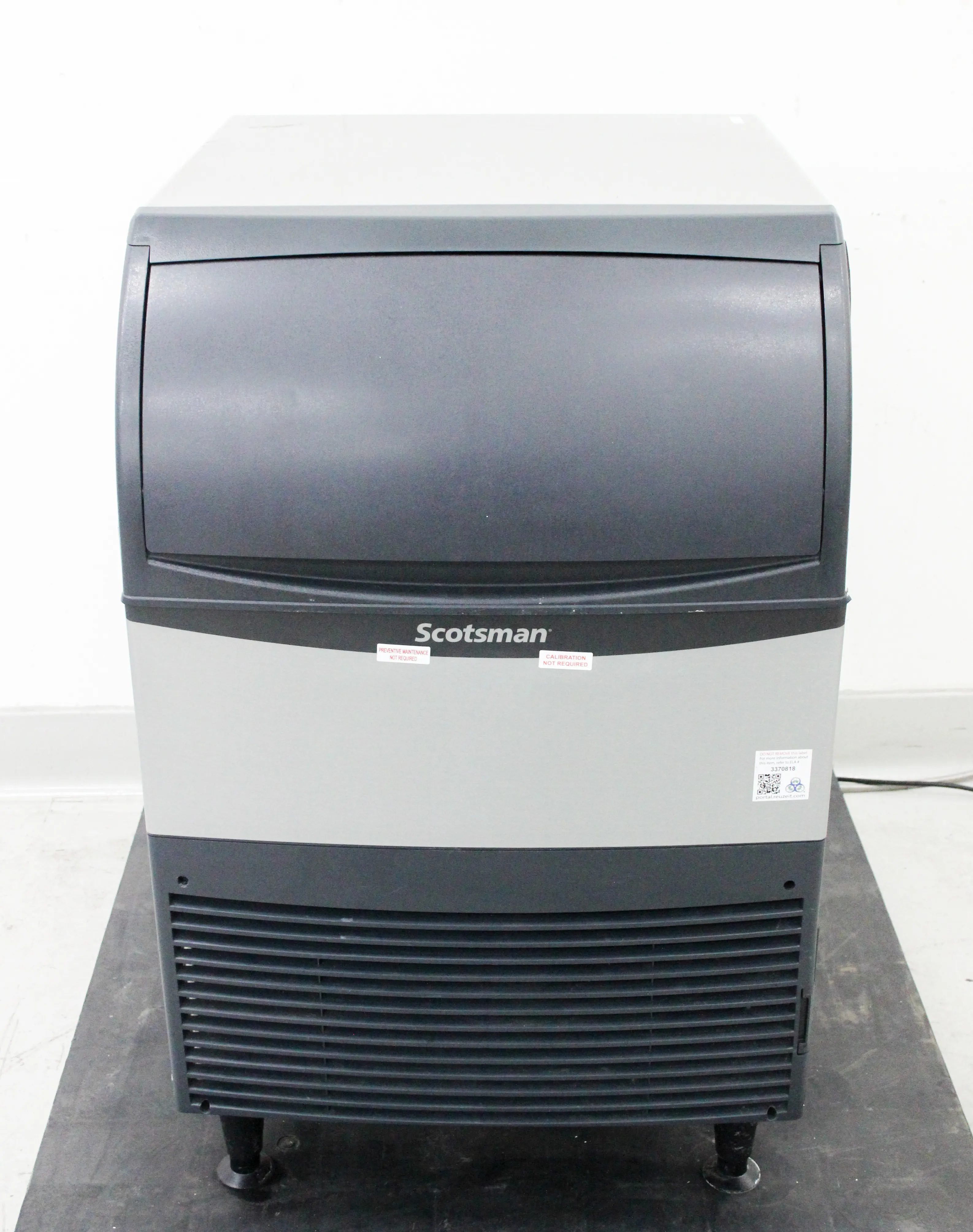 Scotsman Undercounter Ice Machine Model UF424-1A