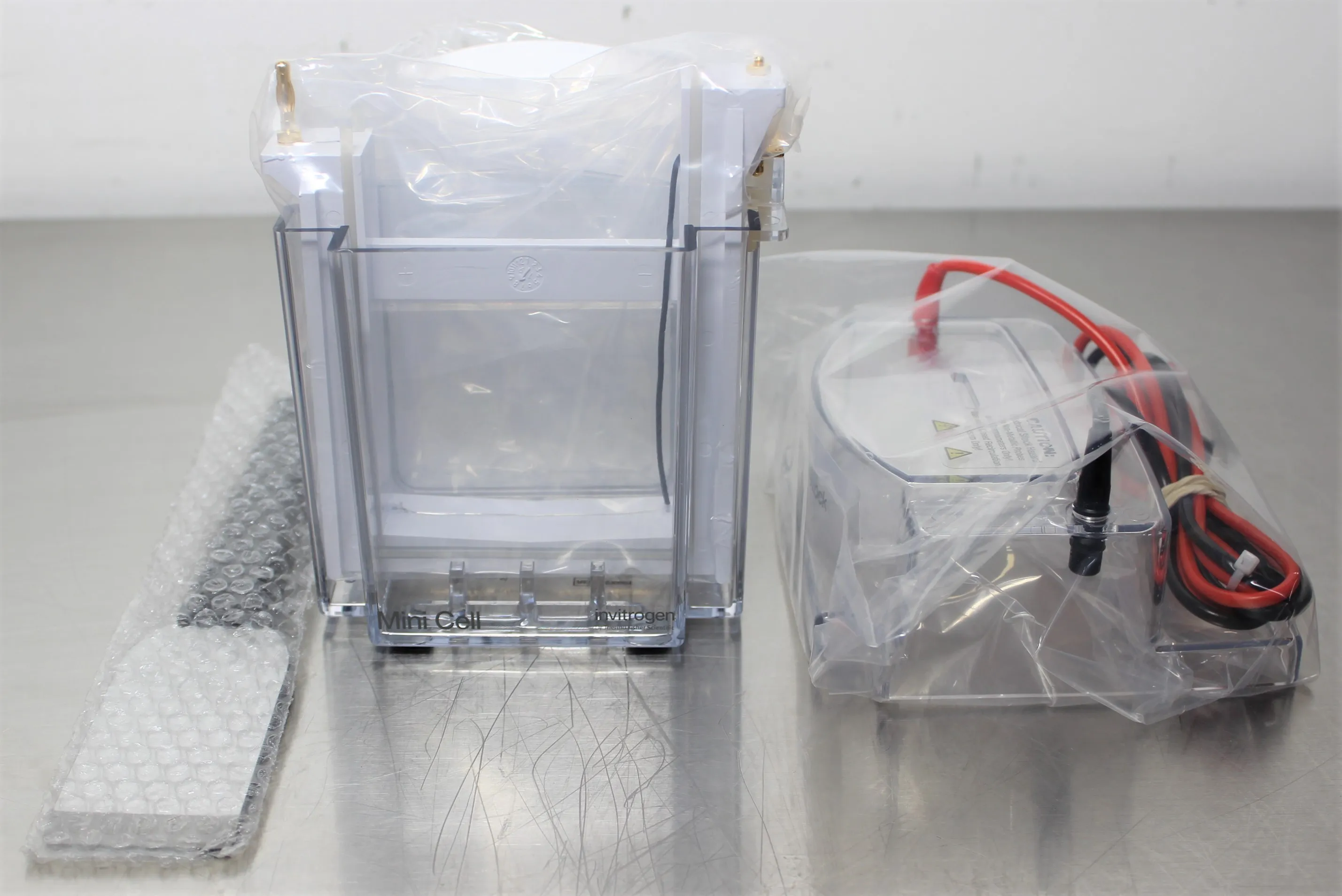 Invitrogen XCell SureLock Mini-Cell EI0001 Electrophoresis System