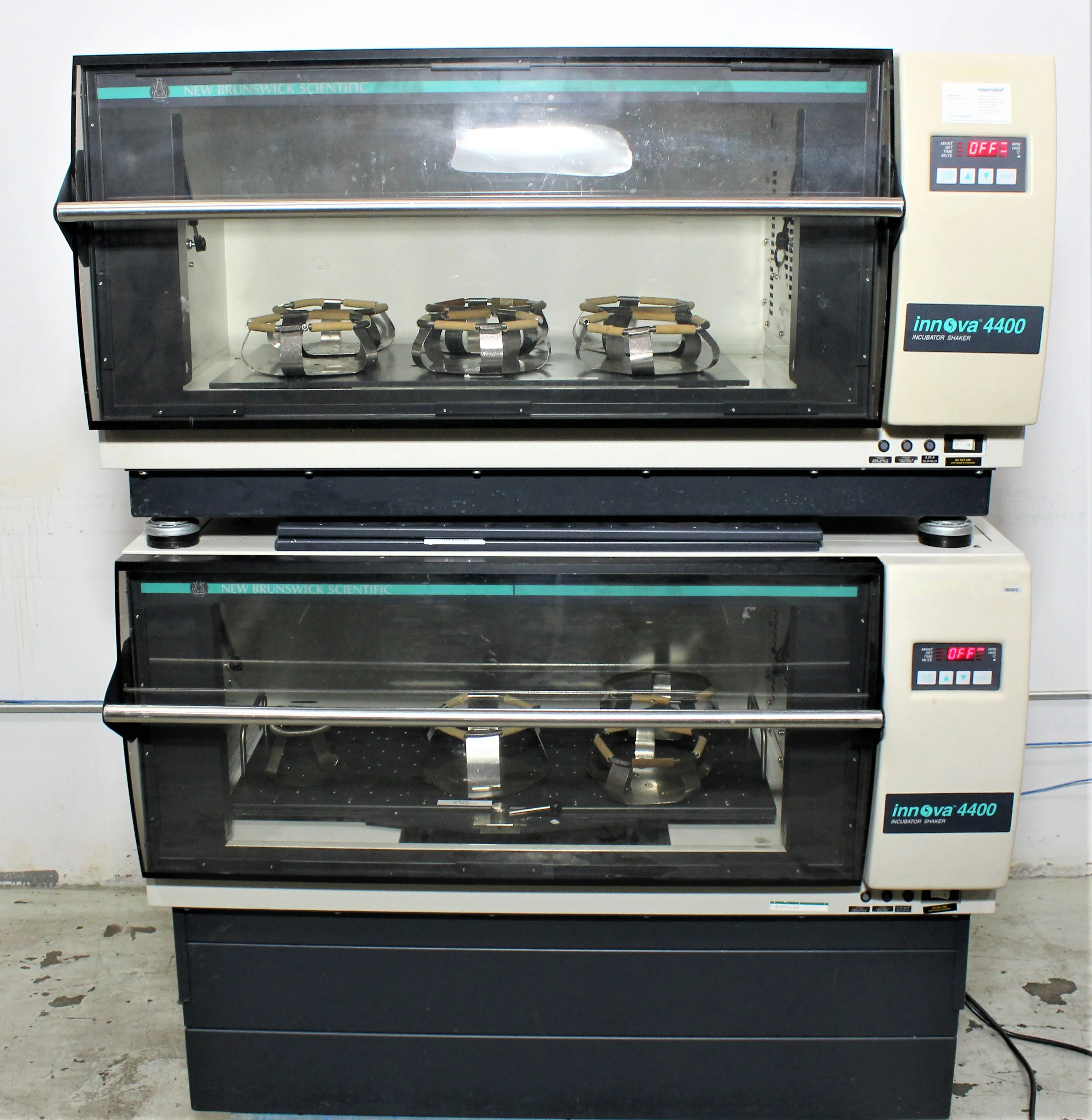 New Brunswick Innova 4400 Incubator Shaker