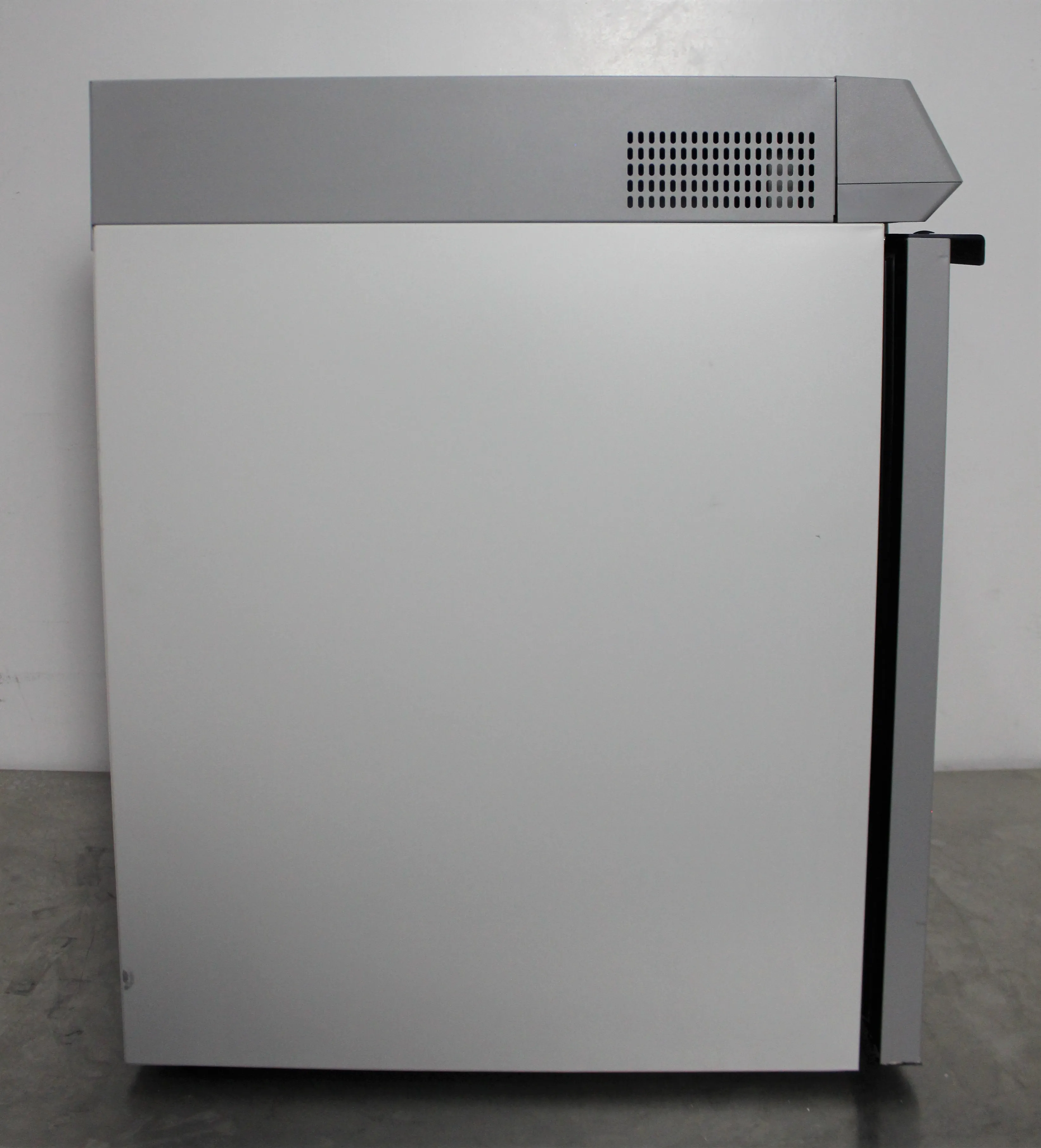 Thermo Fisher TSG Series Undercounter Refrigerator Used for Healthcare and Research Applications