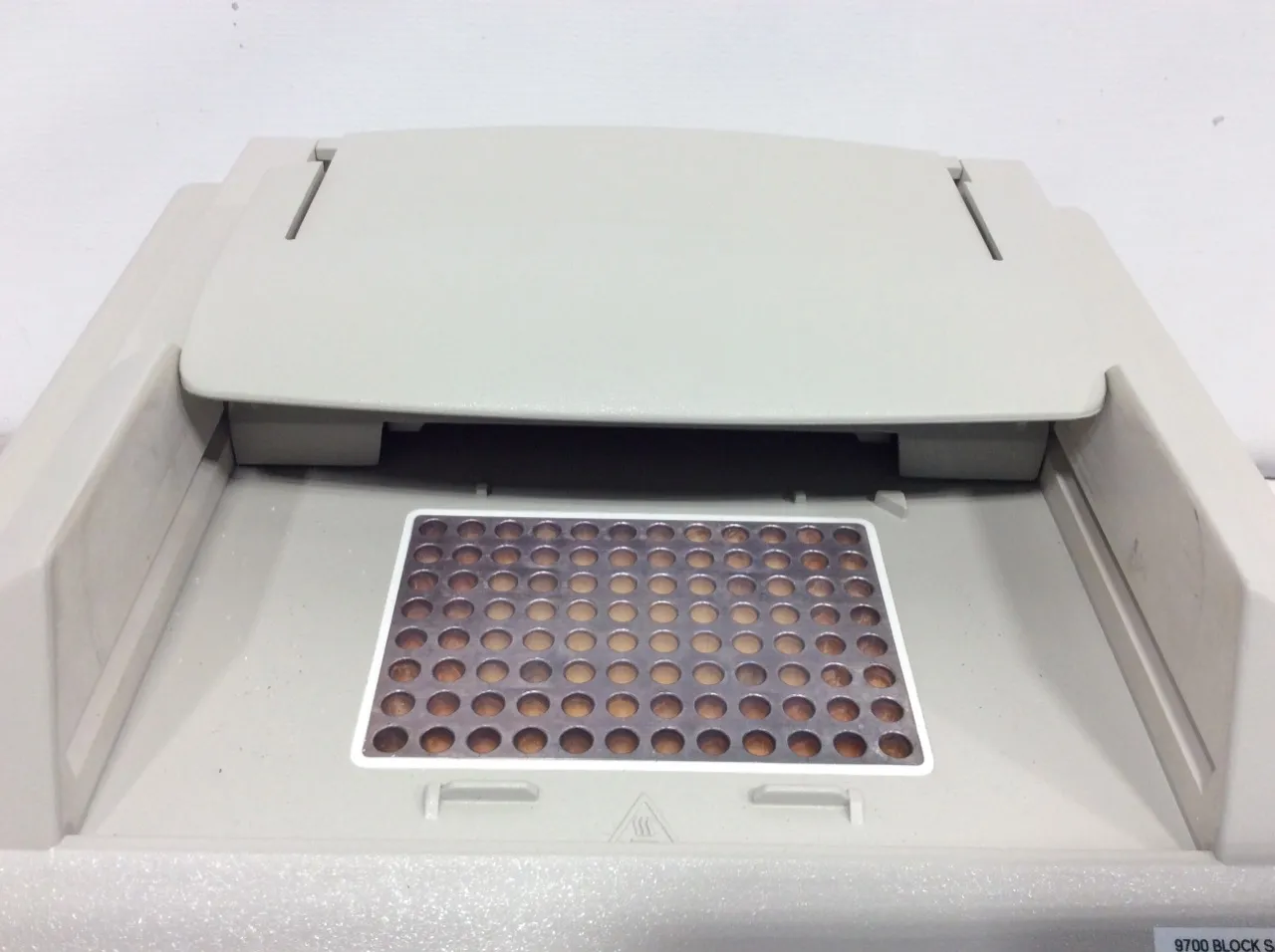 Applied Biosystems 9700 GeneAmp PCR Thermal Cycler System