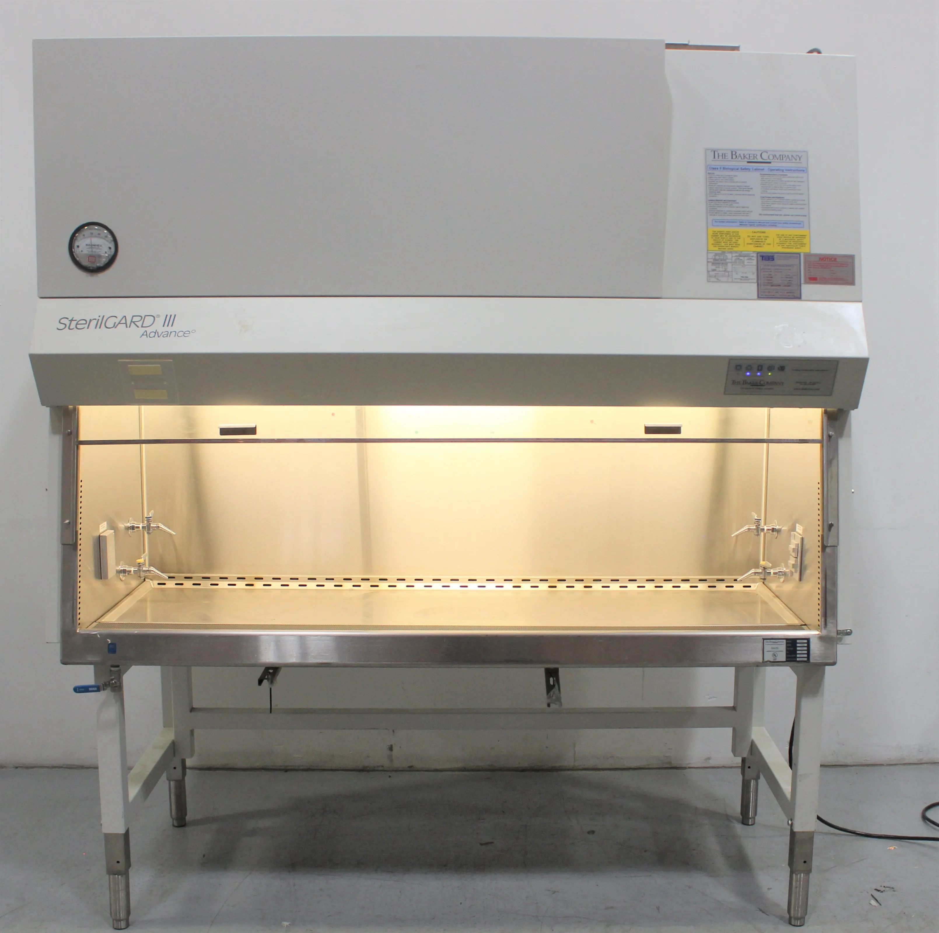 Used Baker SG603 Class II Biosafety Cabinet with Stediflow Airflow Management System