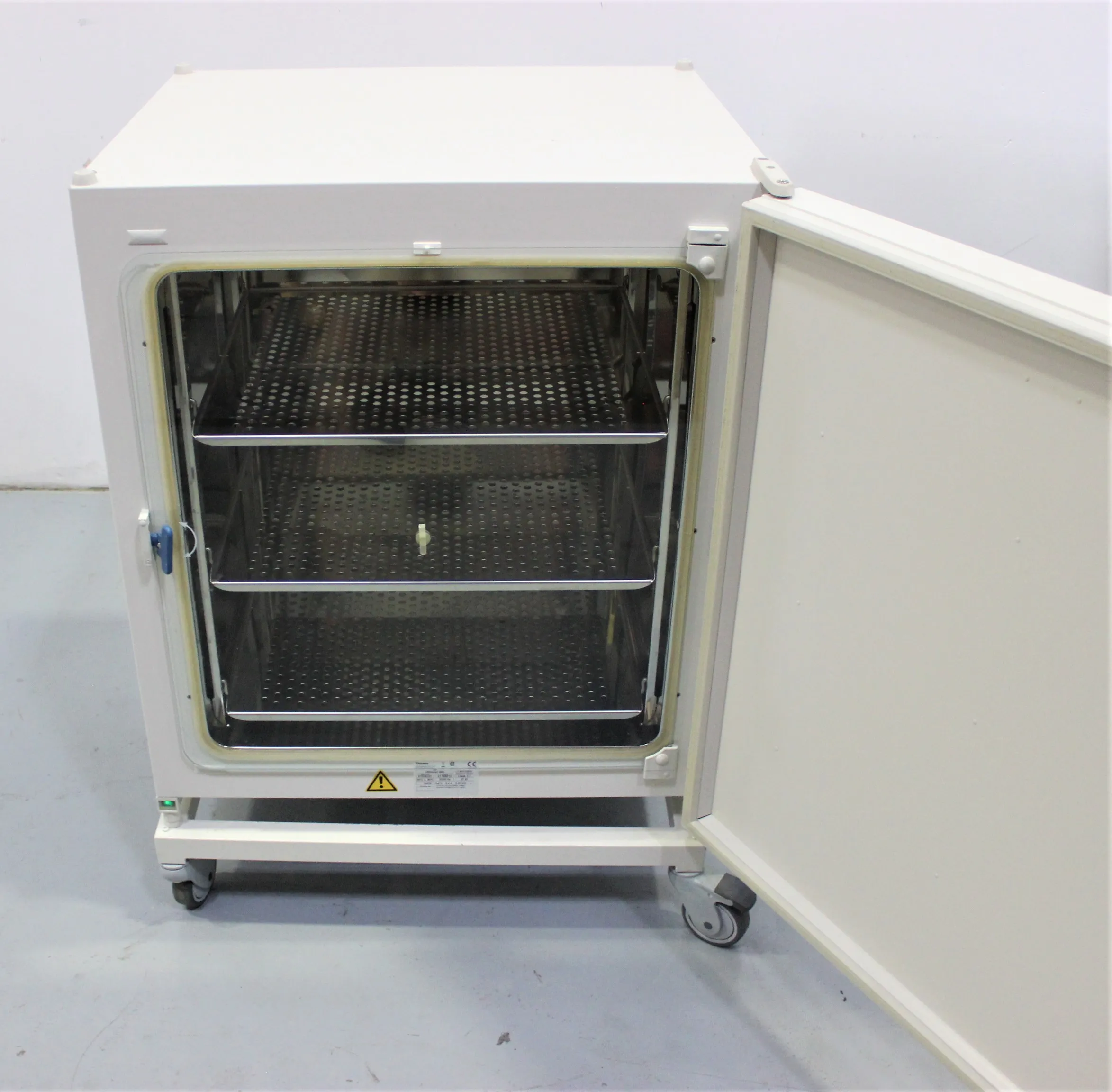 Thermo Scientific Heracell 240i CO2 Incubator - Seller refurbished 30-day warranty