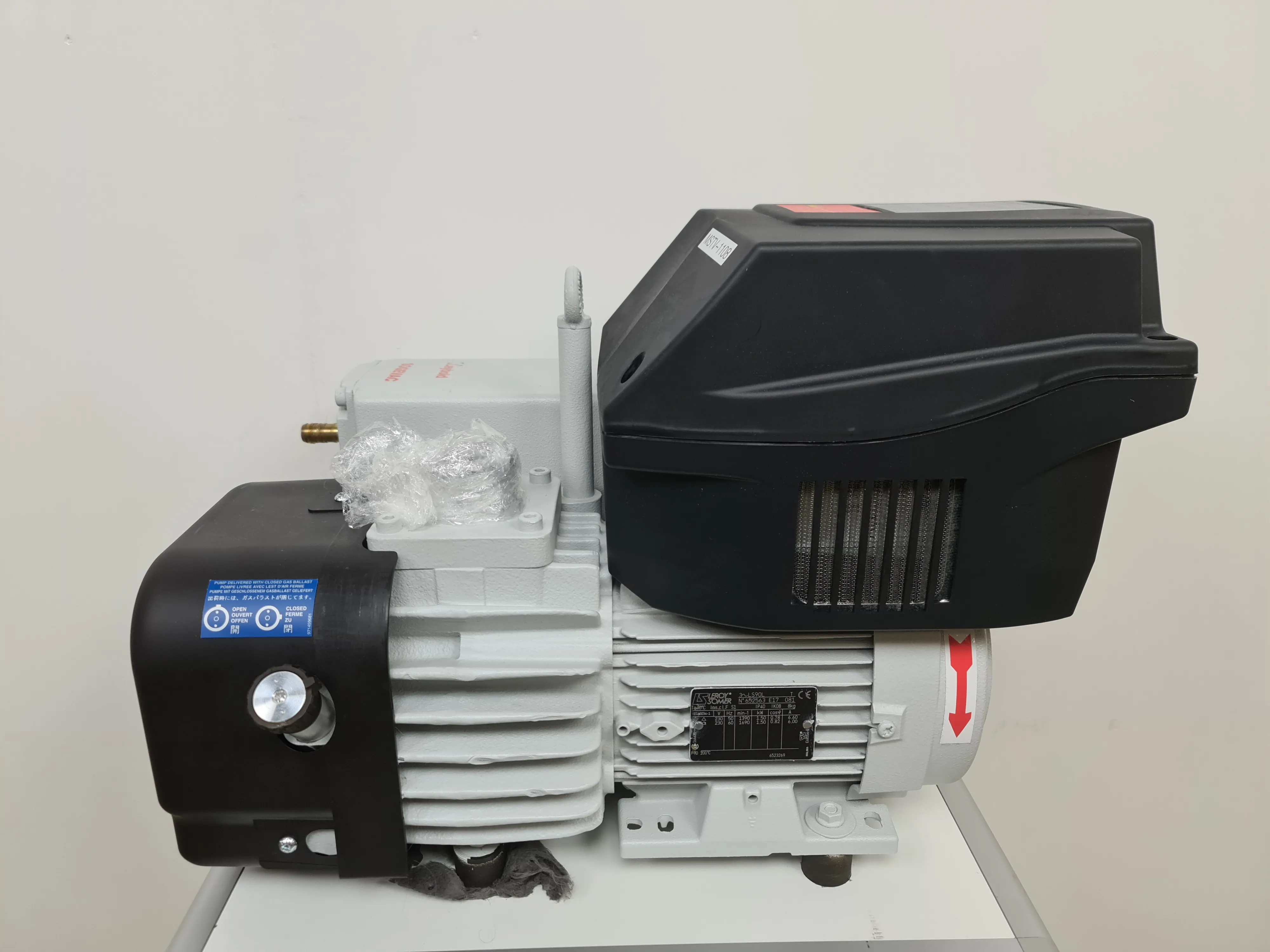 Leybold SOGEVAC SV65 BIFC Vacuum Pump 230V