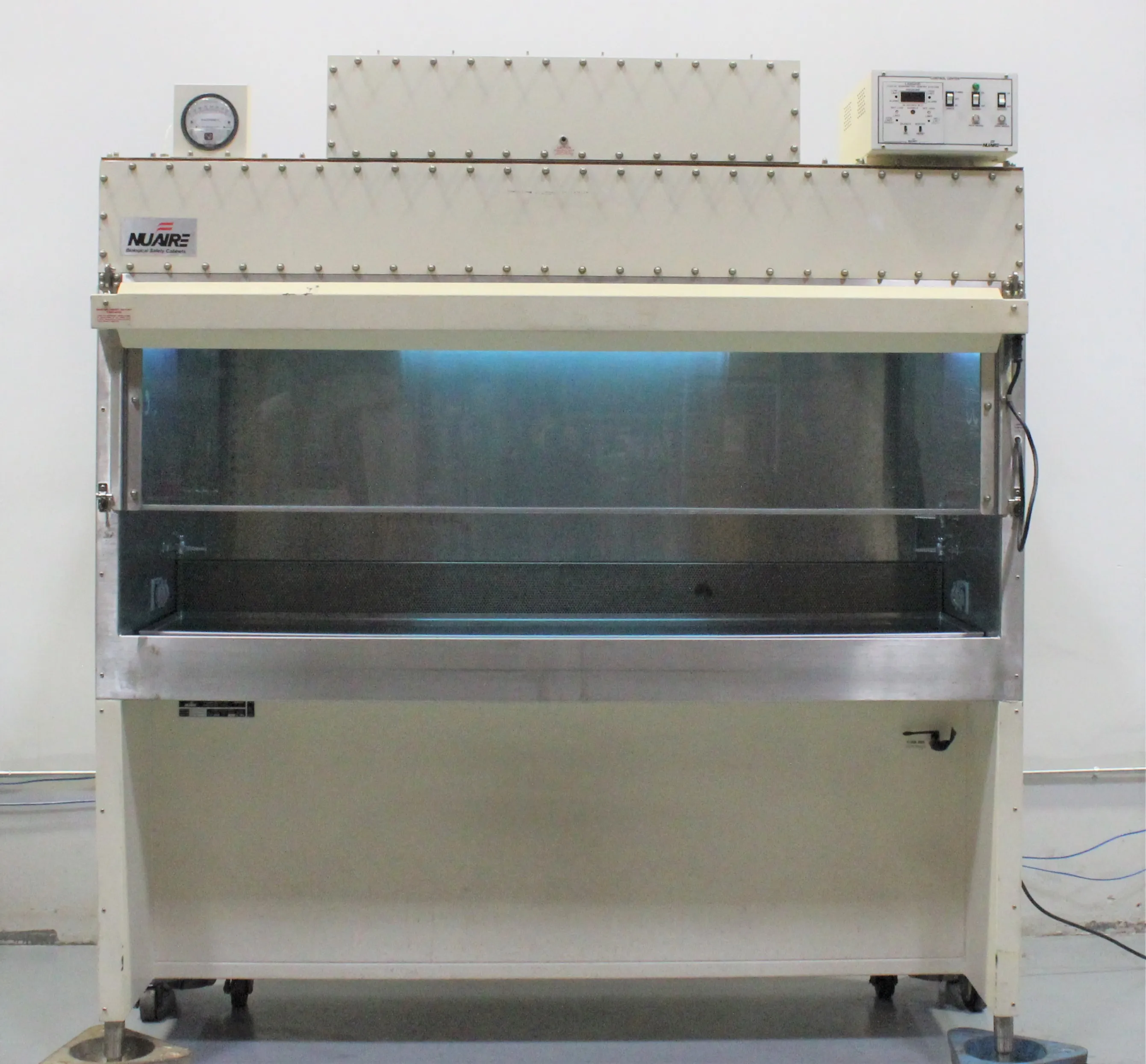 Used NuAire NU-407FM-600 Biosafety Cabinet