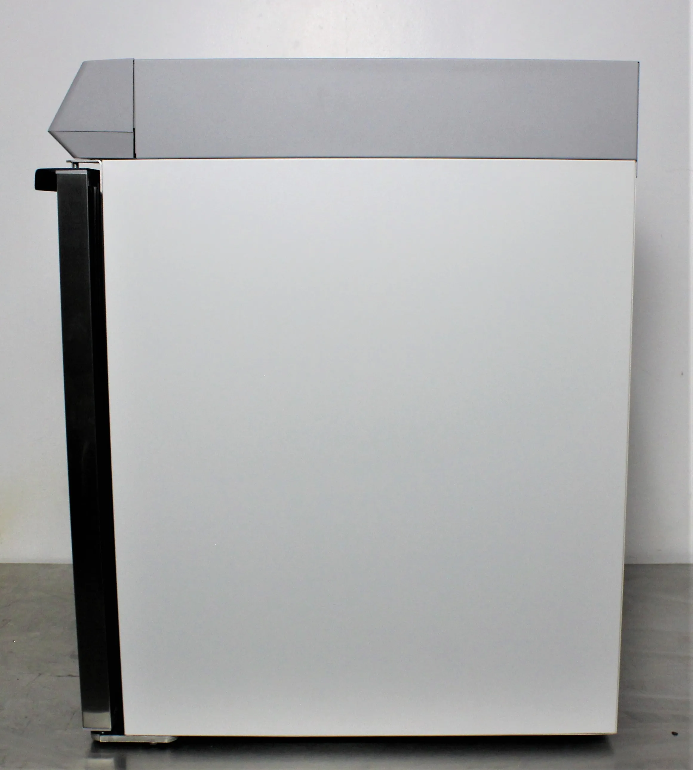 Thermo Scientific TSX505GA High-Performance Undercounter Lab Refrigerator