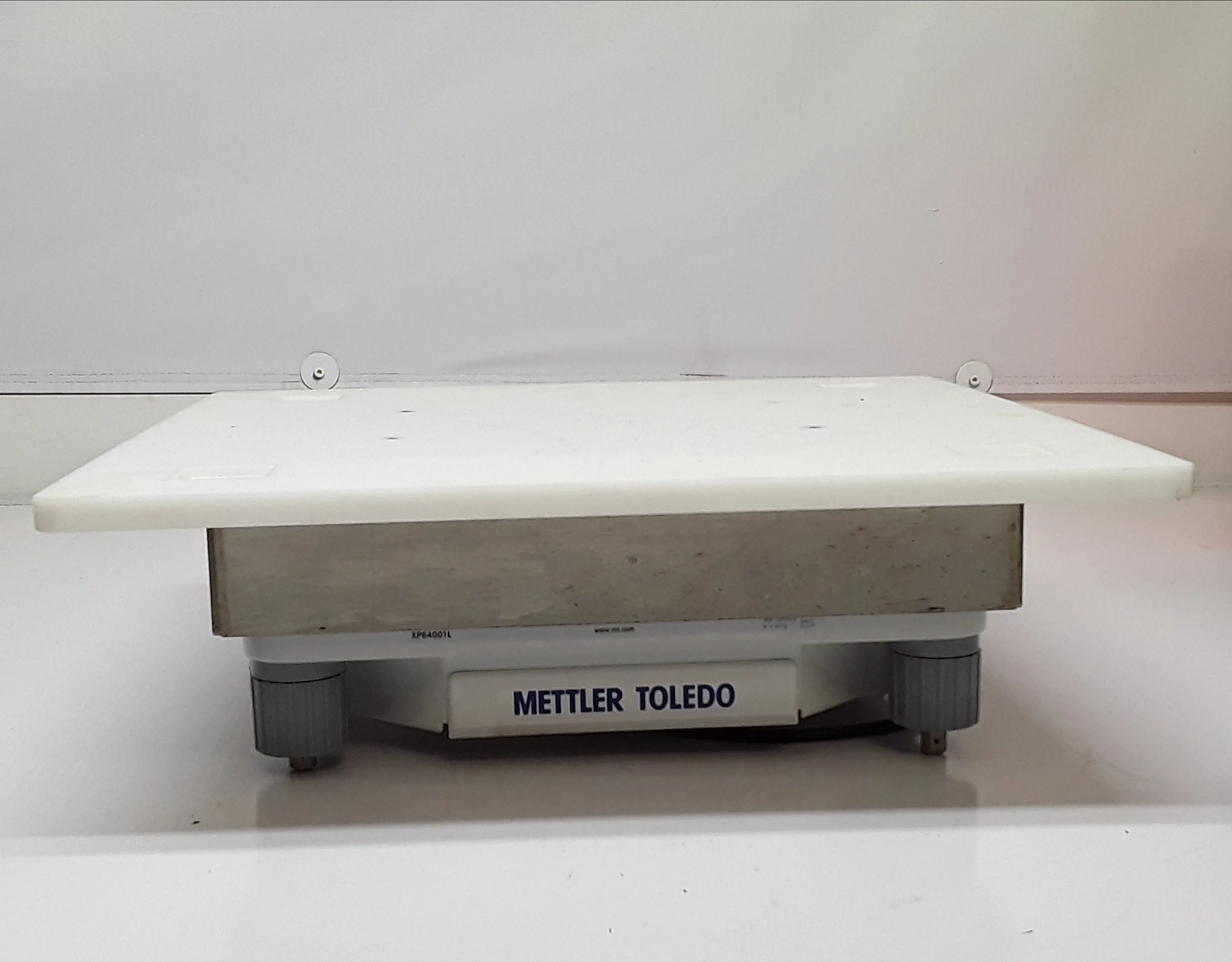 Mettler Toledo XP64001L Toploading Balance 64100g x 0.1g Used Laboratory Scale