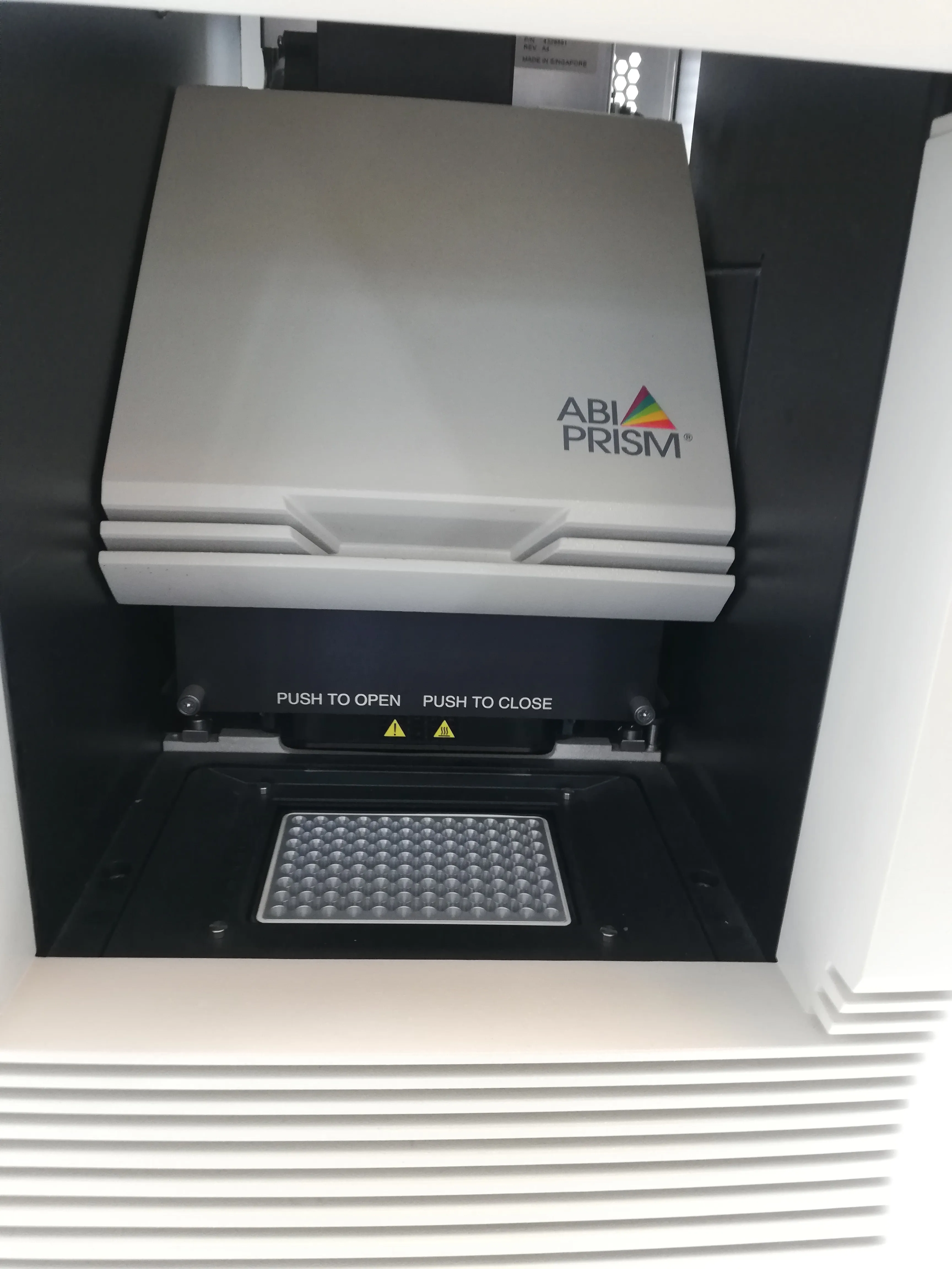 Applied Biosystems 7000 DNA Sequencer