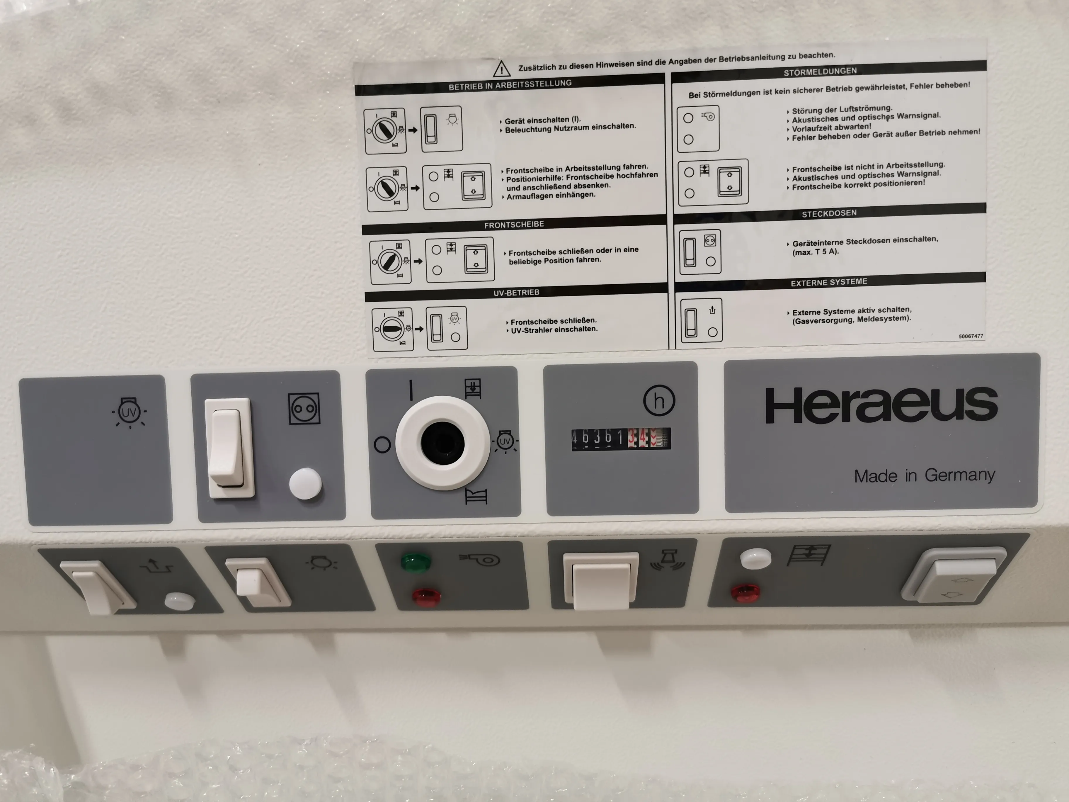 Used Kendro HeraSafe HS12 Biosafety Cabinet Class 1 - KENDRO / HERAEUS Herasafe HS12 - Safety Cabinet