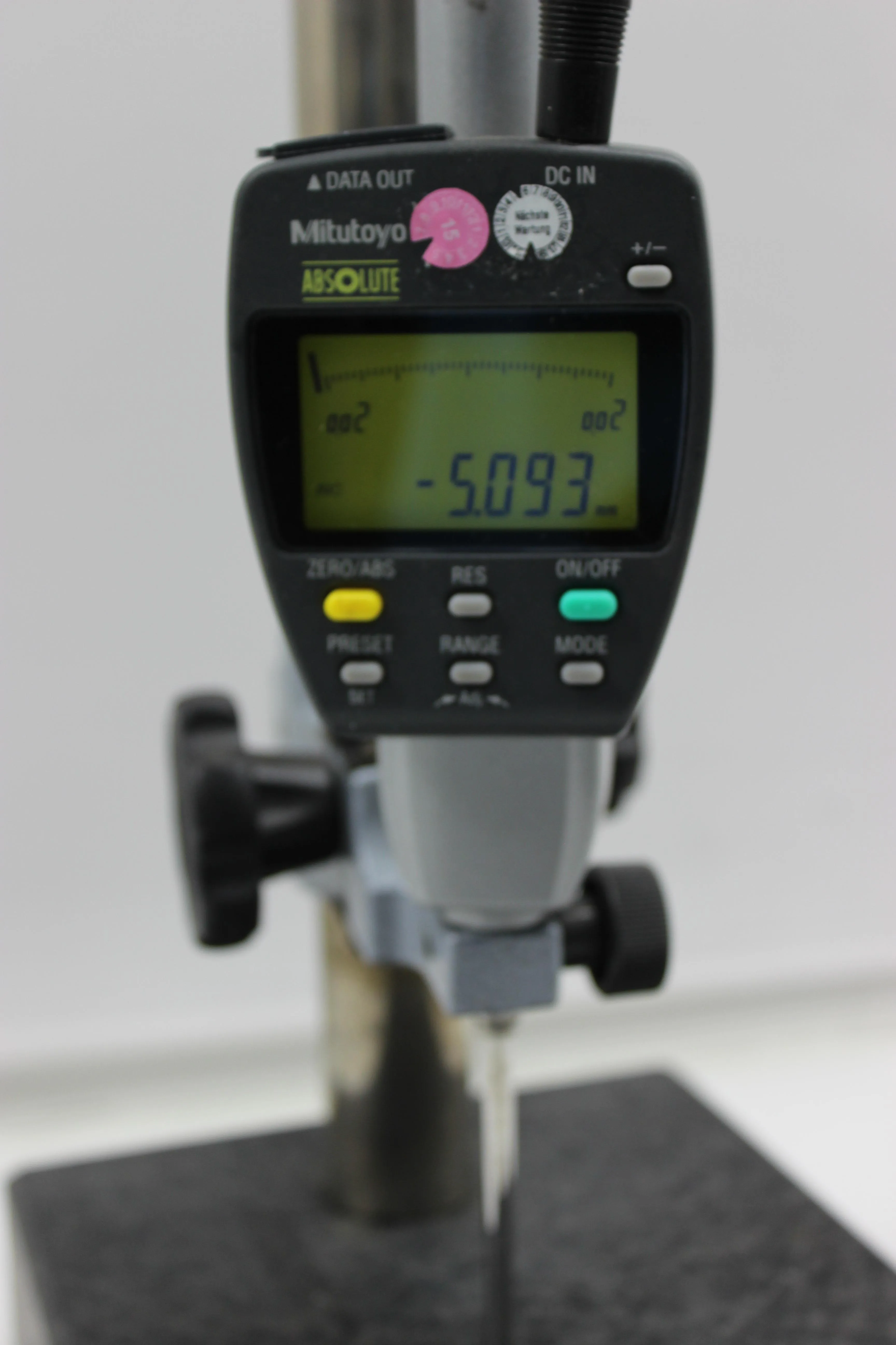 Mitutoyo Granite Comparator Stand 215-151 w/ Electronic Digital Indicator