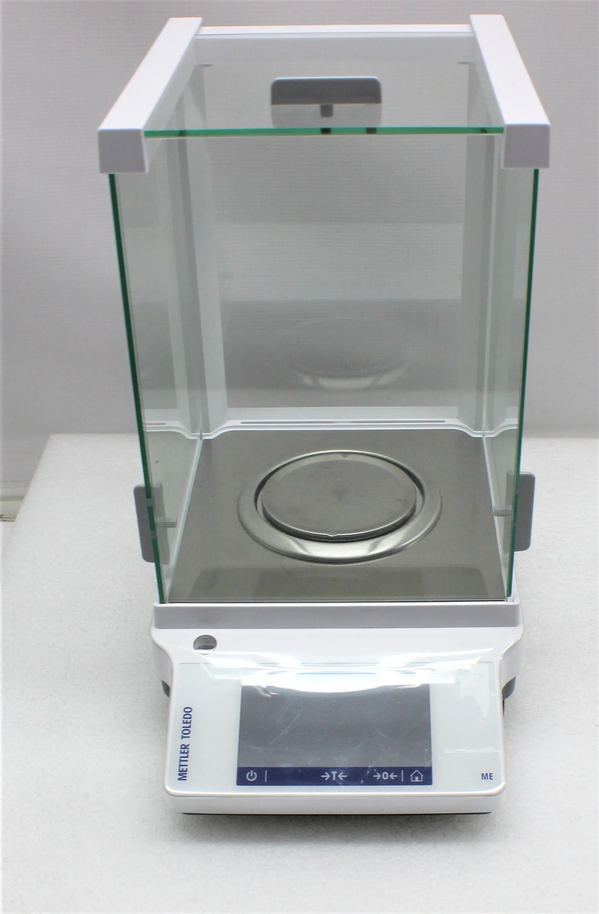 Mettler-Toledo ME104TE Analytical Balance with Touchscreen Operation