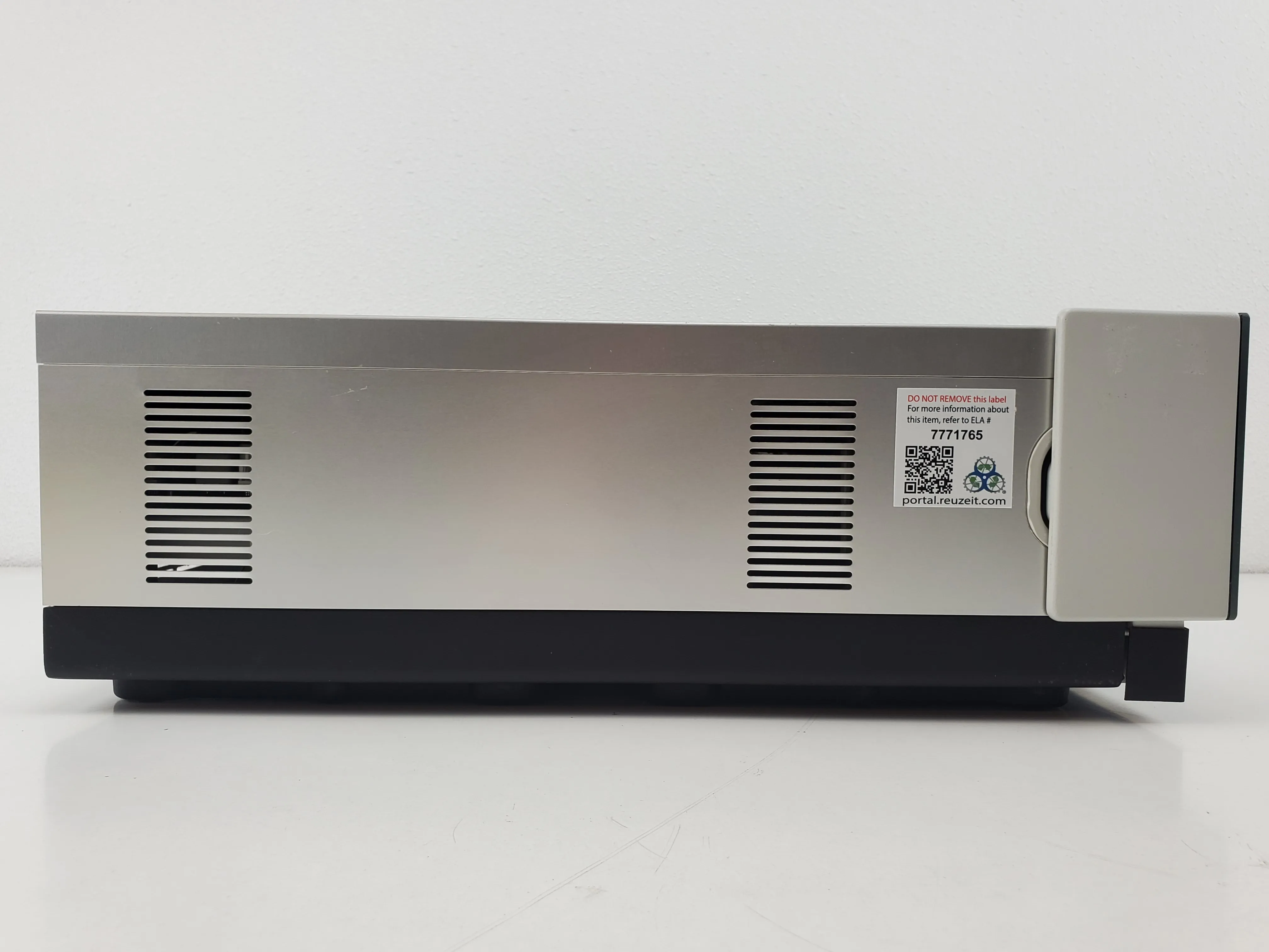 Thermo Scientific FLM-3100 Flow Scintillation Analyzer HPLC ULTIMATE 3000 Chromatography