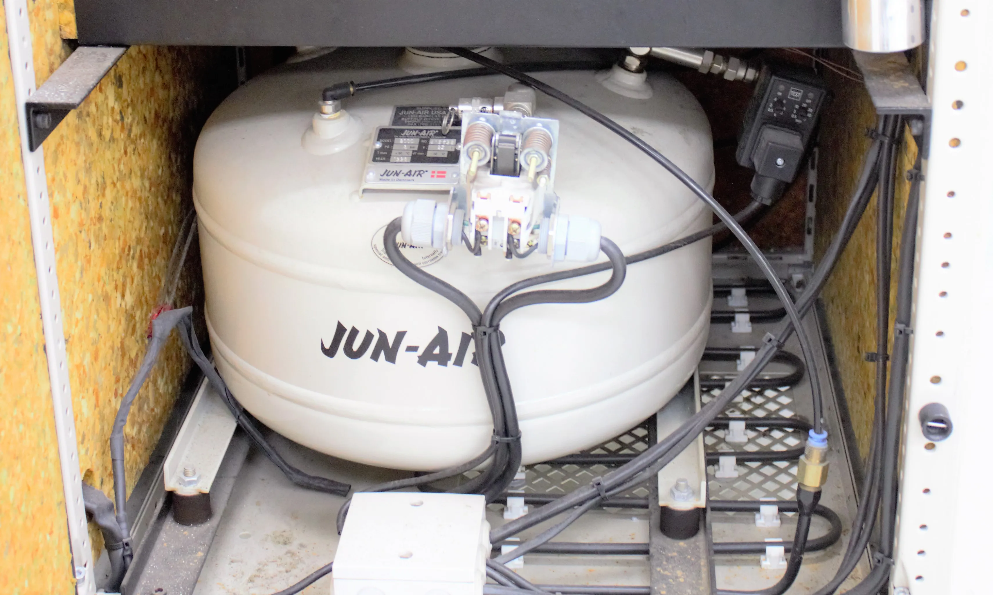 Jun-Air 2000 Oil-free Air Compressor Cabinet Unit