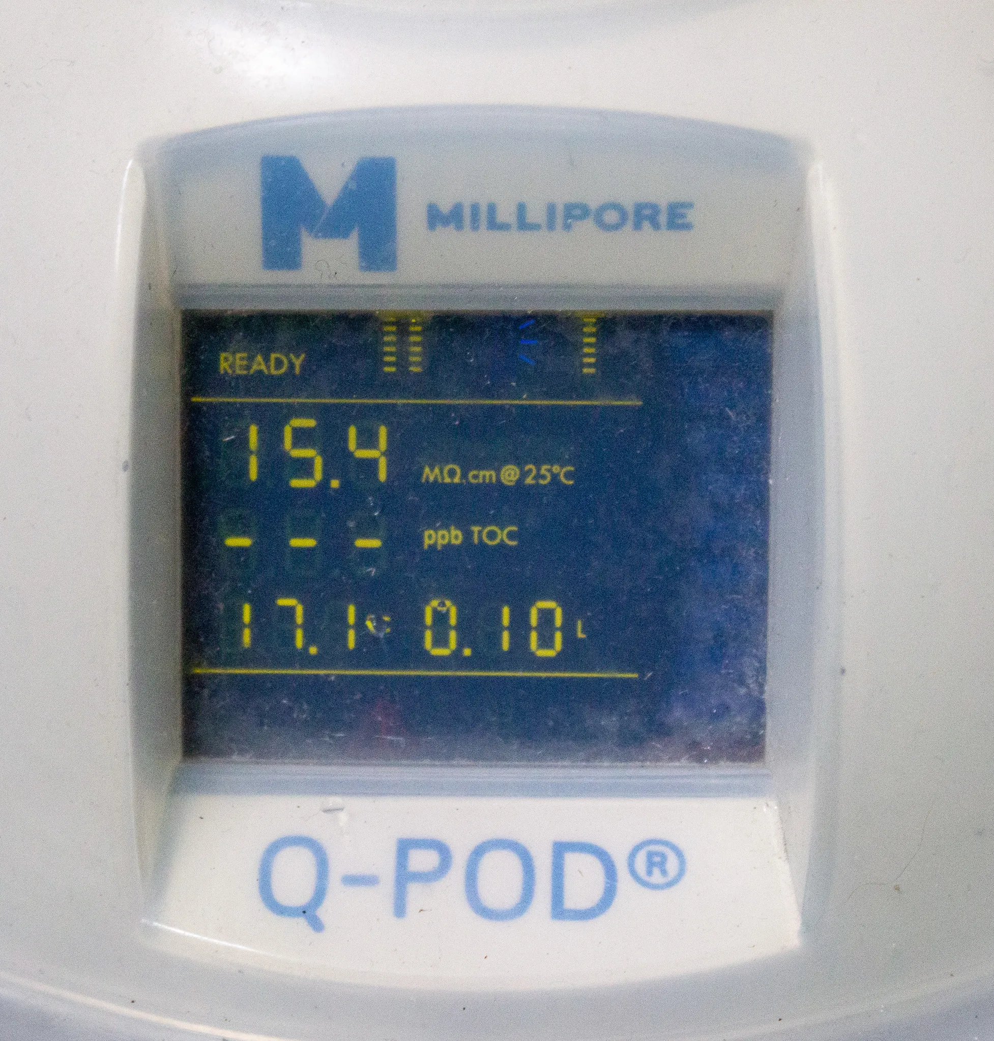 Millipore Milli-Q Advantage A10 Water Purification System Z00Q0V0T0