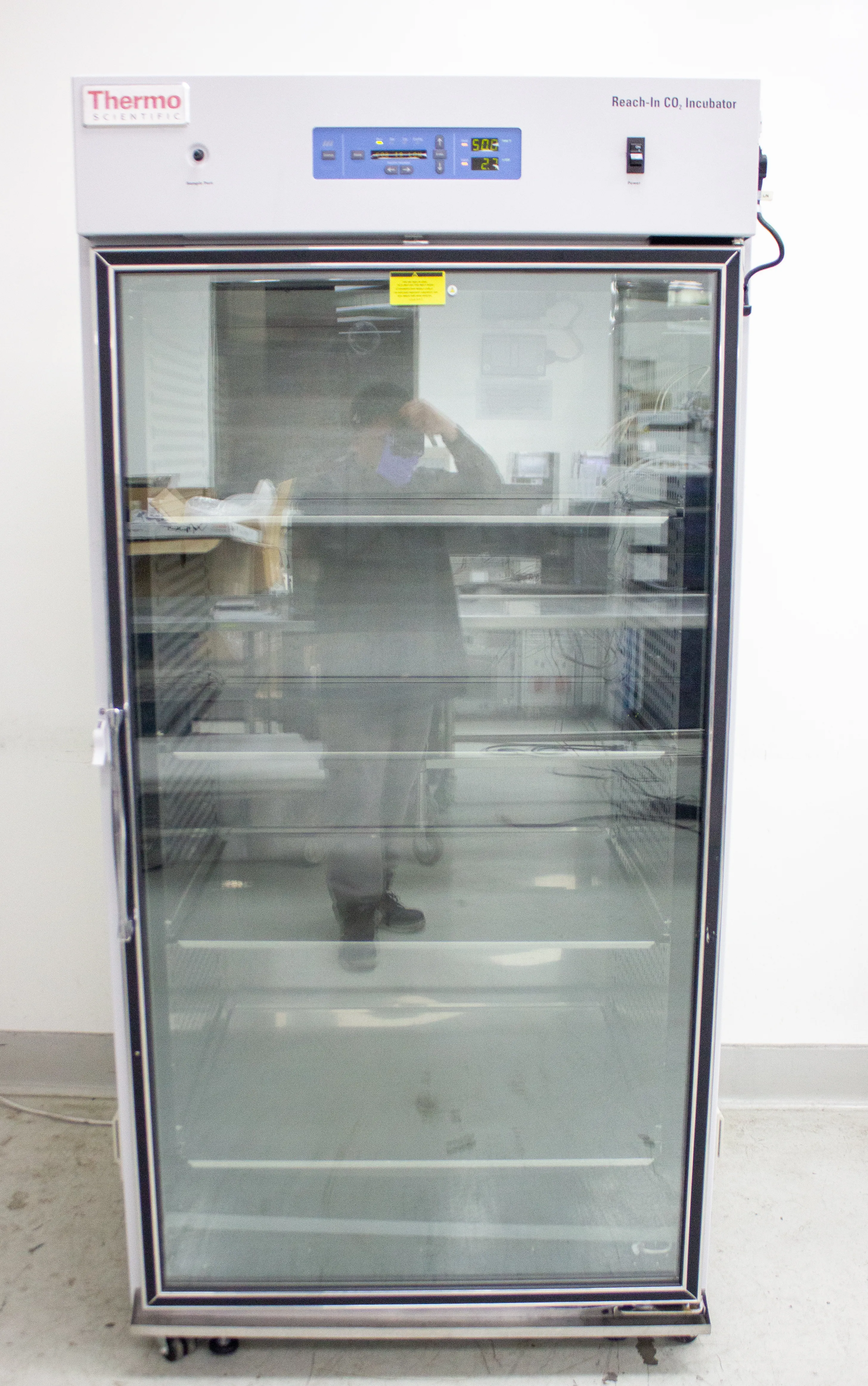 Thermo Scientific Large-Capacity Reach-In CO2 Incubator, 821 L, Polished Stainless-Steel Model 3950