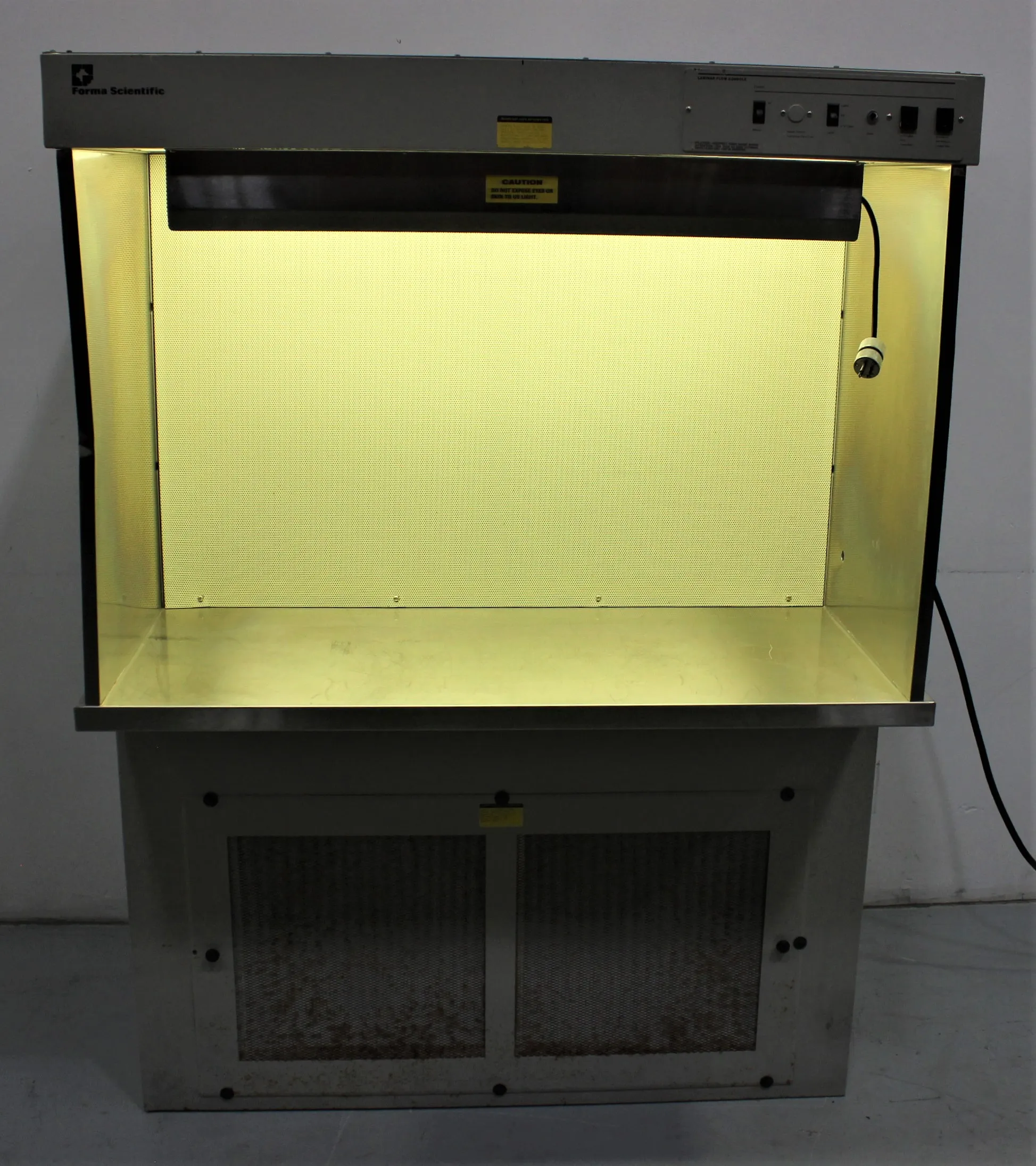 Forma Scientific Laminar Flow 1852 Fume/Bio Safety Hood