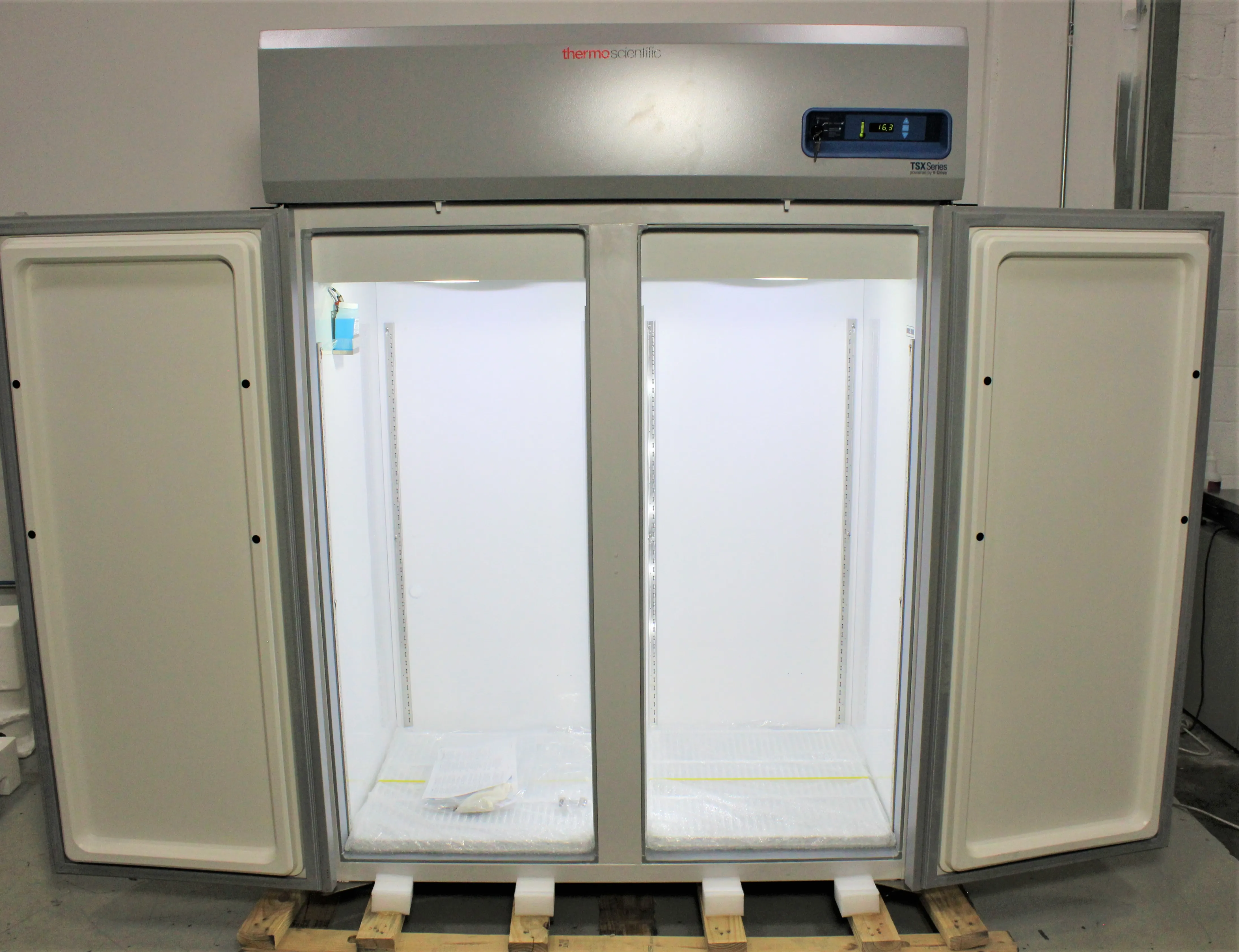 Thermo Fisher Scientific TSX5005SA High-Performance Lab Refrigerator