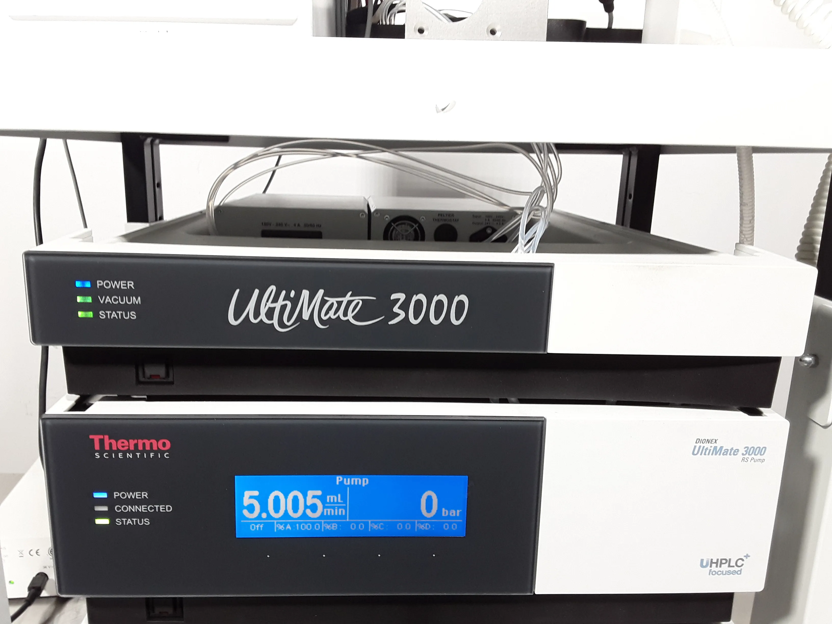 Thermo Fisher Scientific UltiMate 3000 UHPLC+ System with Dionex Ultimate 3000 XRS LC System