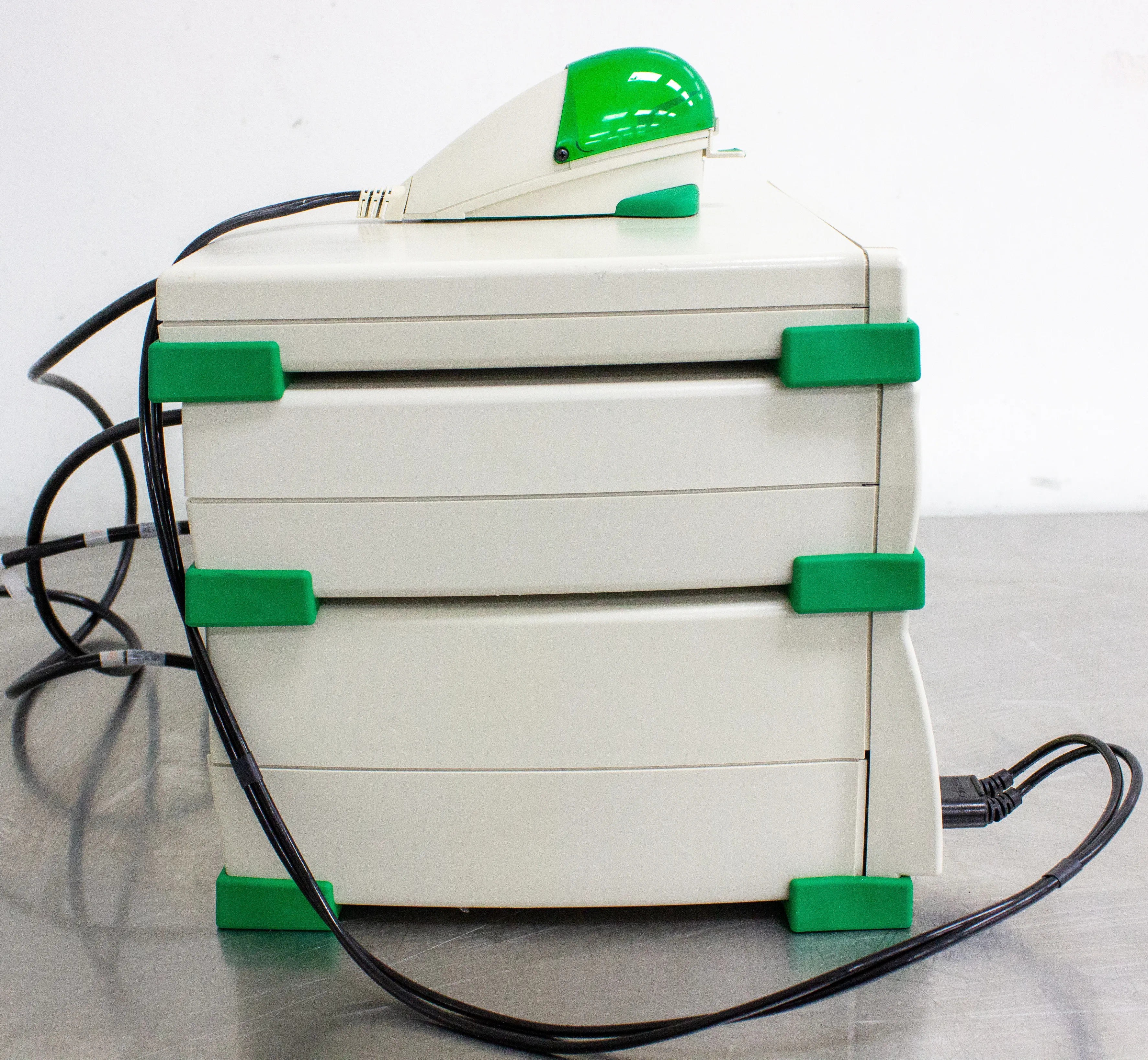 BIO-RAD Gene Pulser Xcell Total Electroporation System Model 1652660