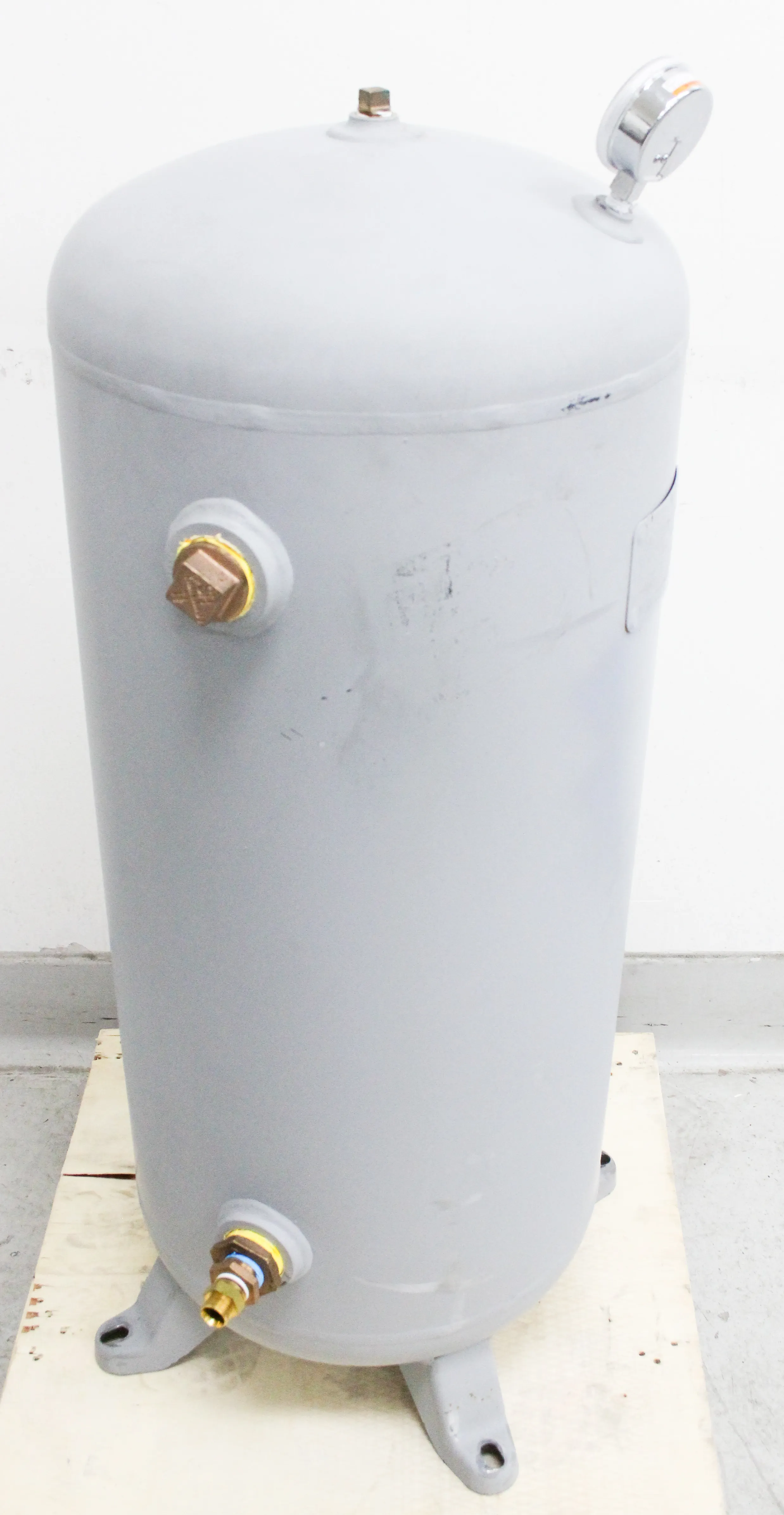 Steel Fab 30 Gallon 200 PSI Vertical Air Receiver Tank Model A10040