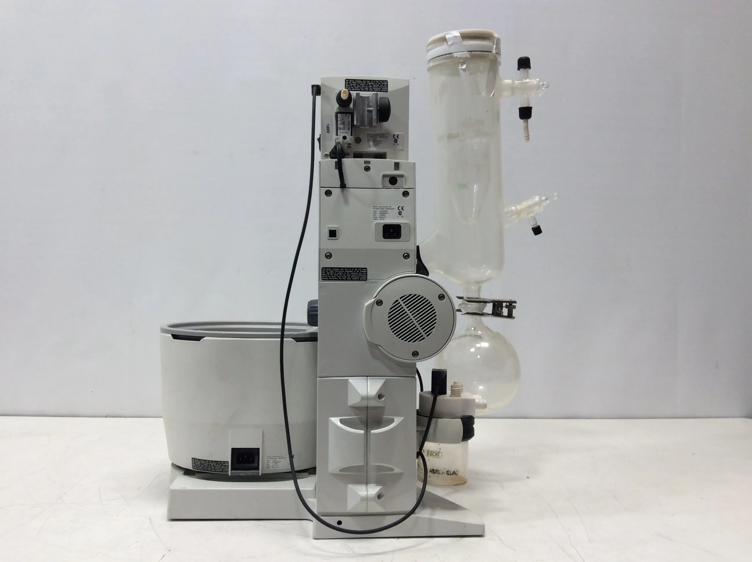 BUCHI Rotavapor R-200 Rotary Evaporator System with V-800 Vacuum Controller and B-490 Heating Bath