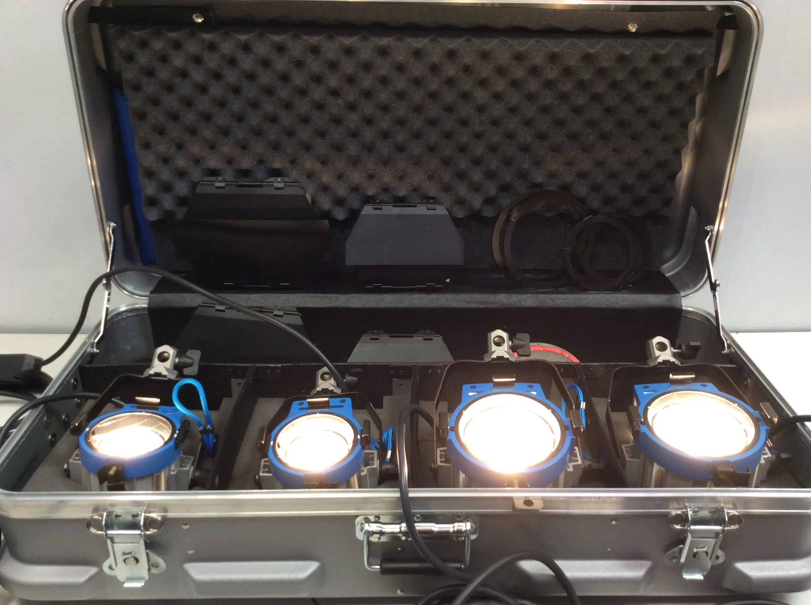 ARRI Softbank 1 Tungsten Light Kit with 300W & 650W Lights