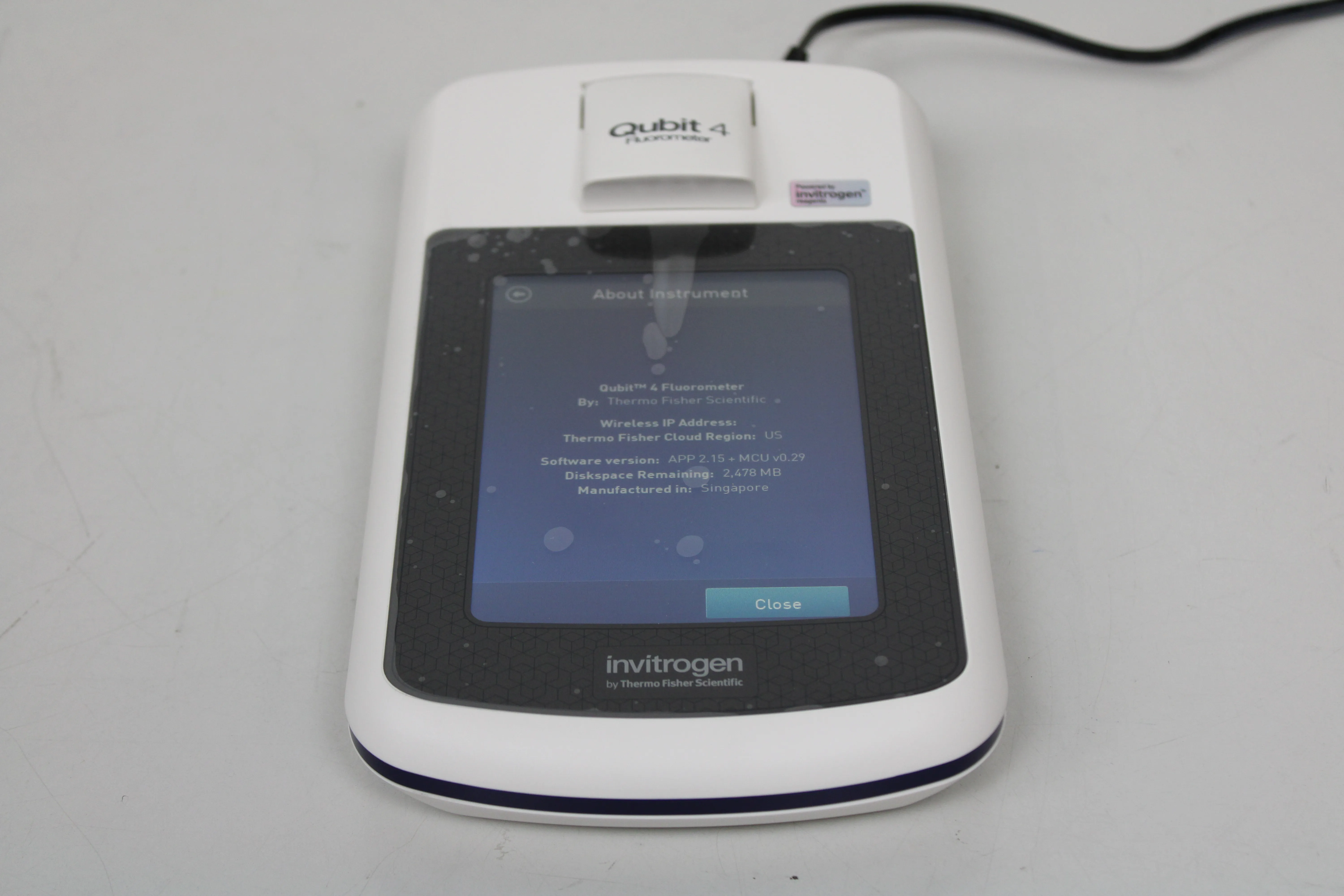 Invitrogen Qubit 4 Fluorometer Q33226 DNA Synthesizer