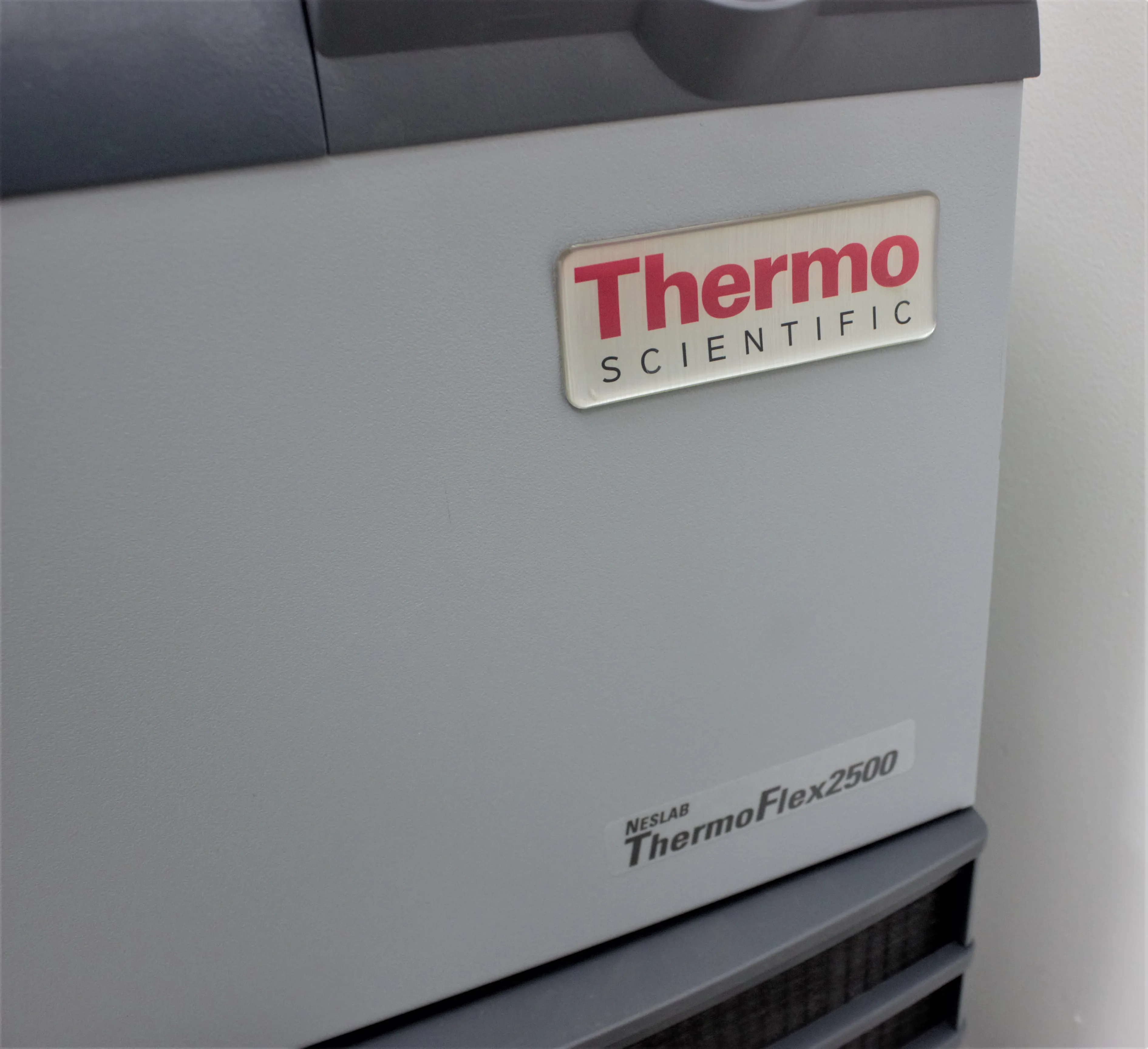 Thermo Scientific ThermoFlex 2500 Recirculating Chiller