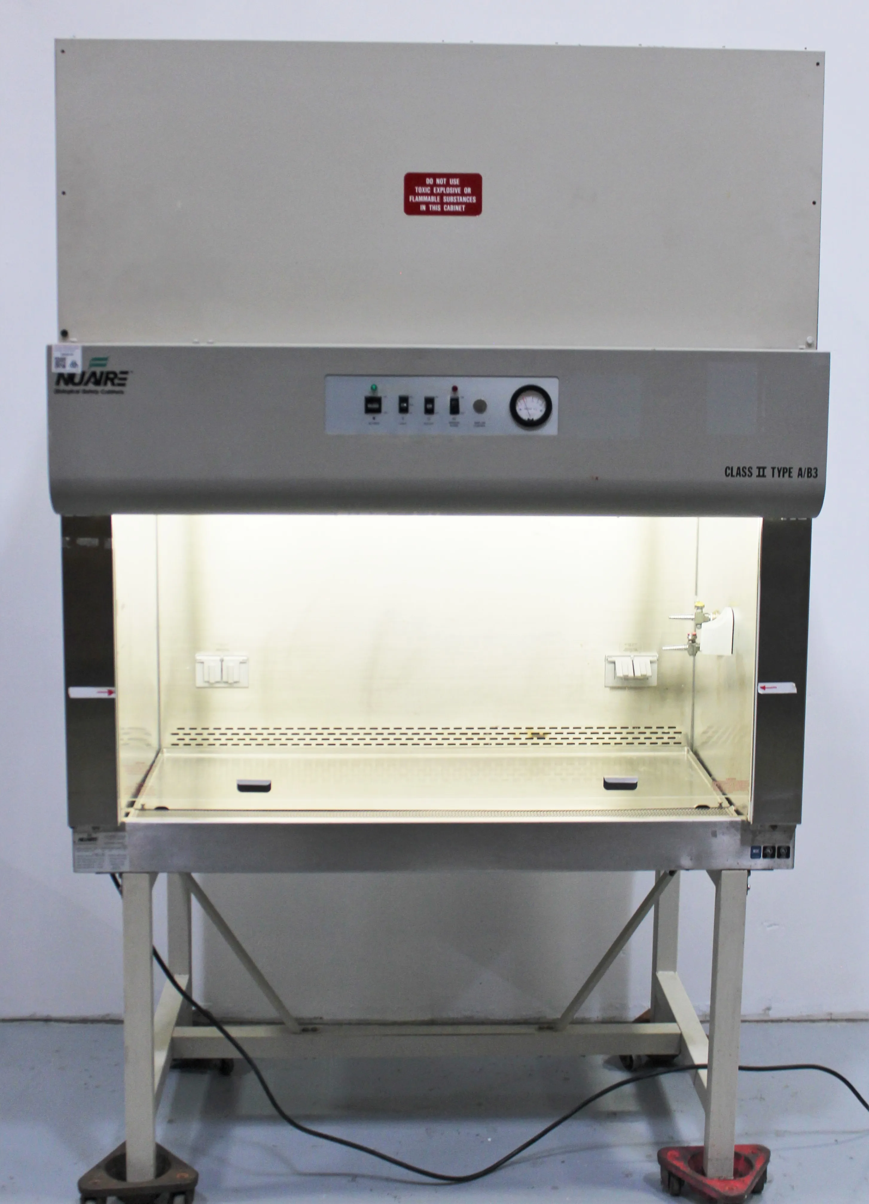 NuAire Model 425-400 4 ft BSC Biosafety Cabinet Used 30-Day Warranty