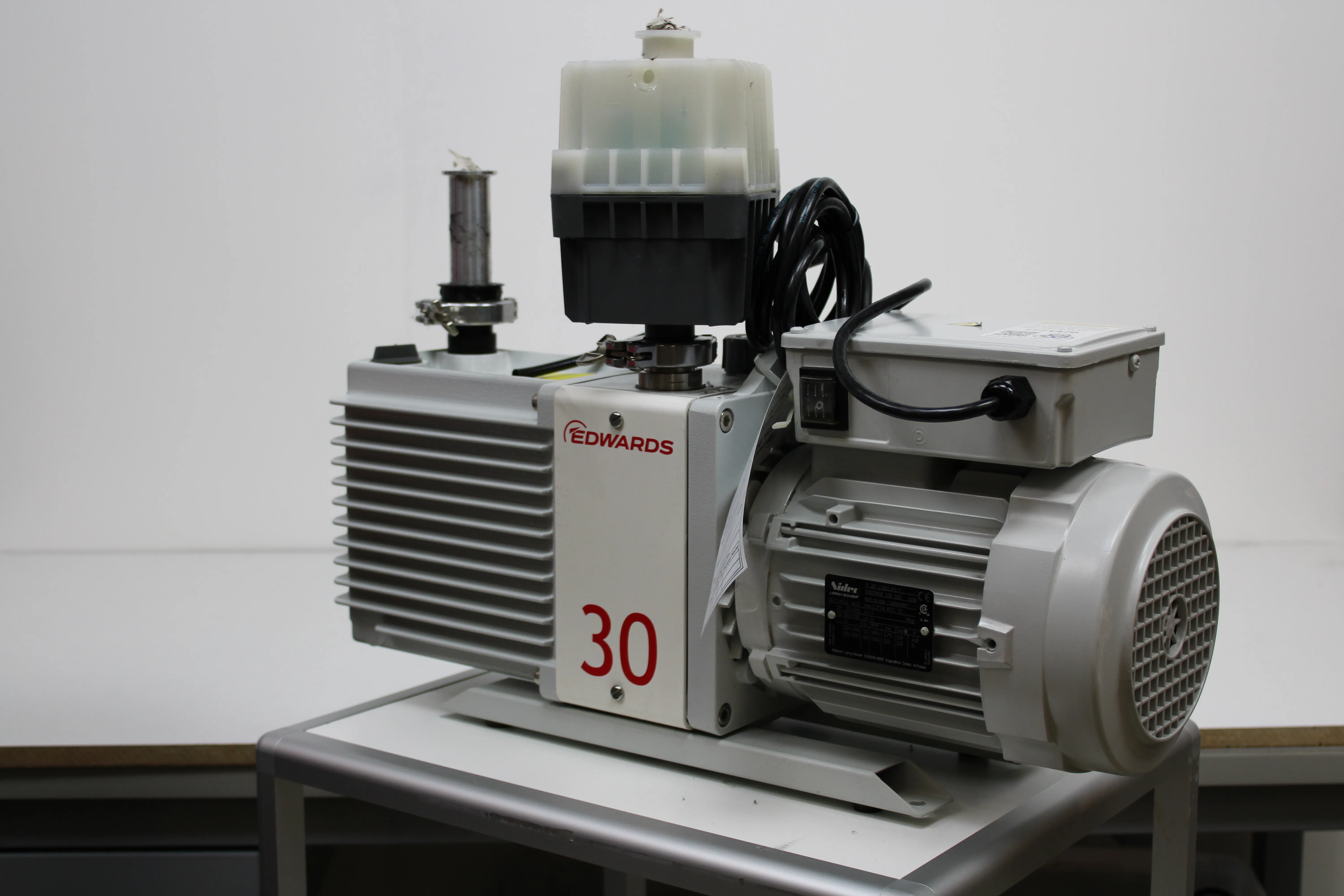 Edwards E2M30 Rotary Vane Vacuum Pump A37415903 230V 50/60Hz