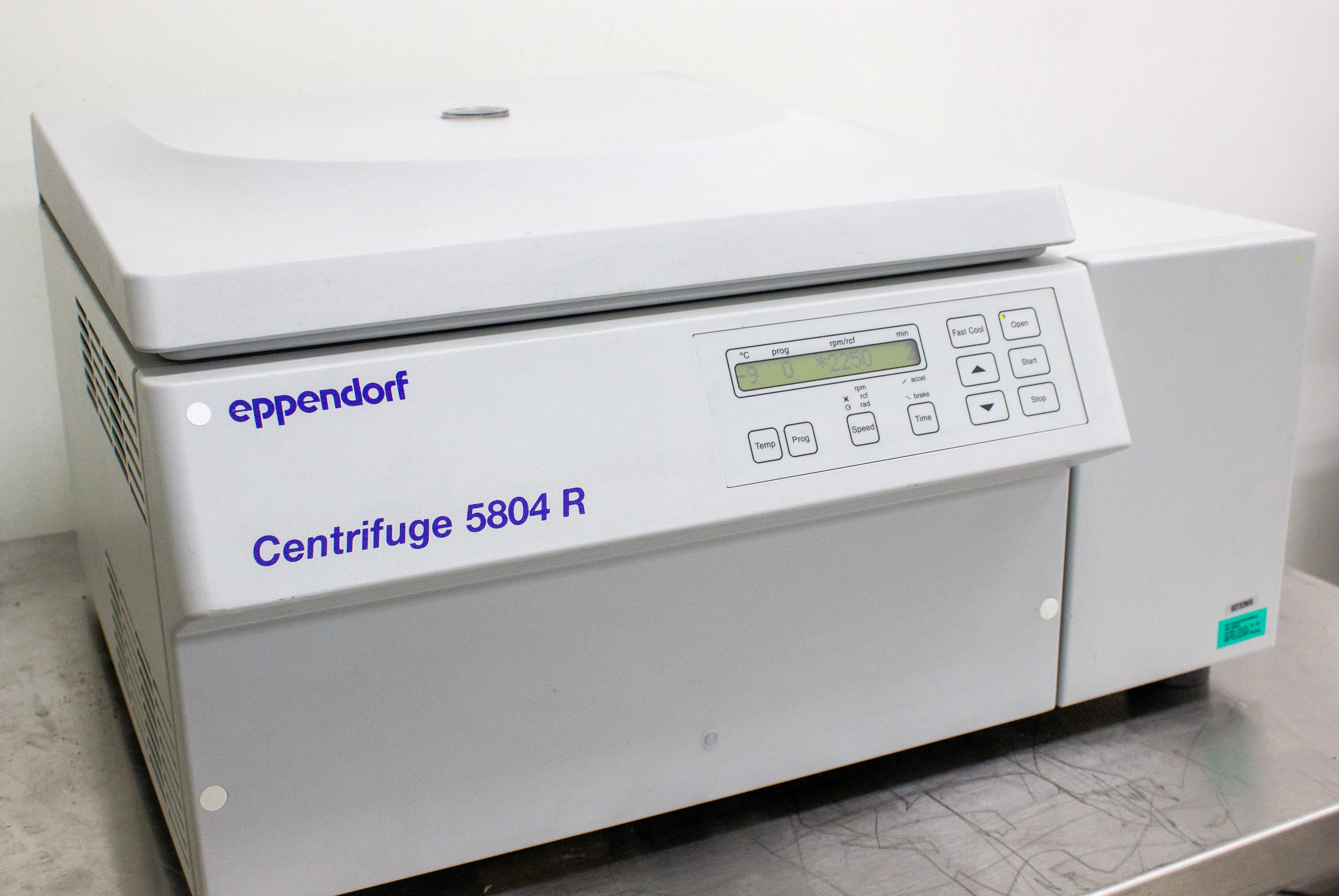 Eppendorf 5804 R Refrigerated Benchtop Centrifuge with A-2-DWP Rotor