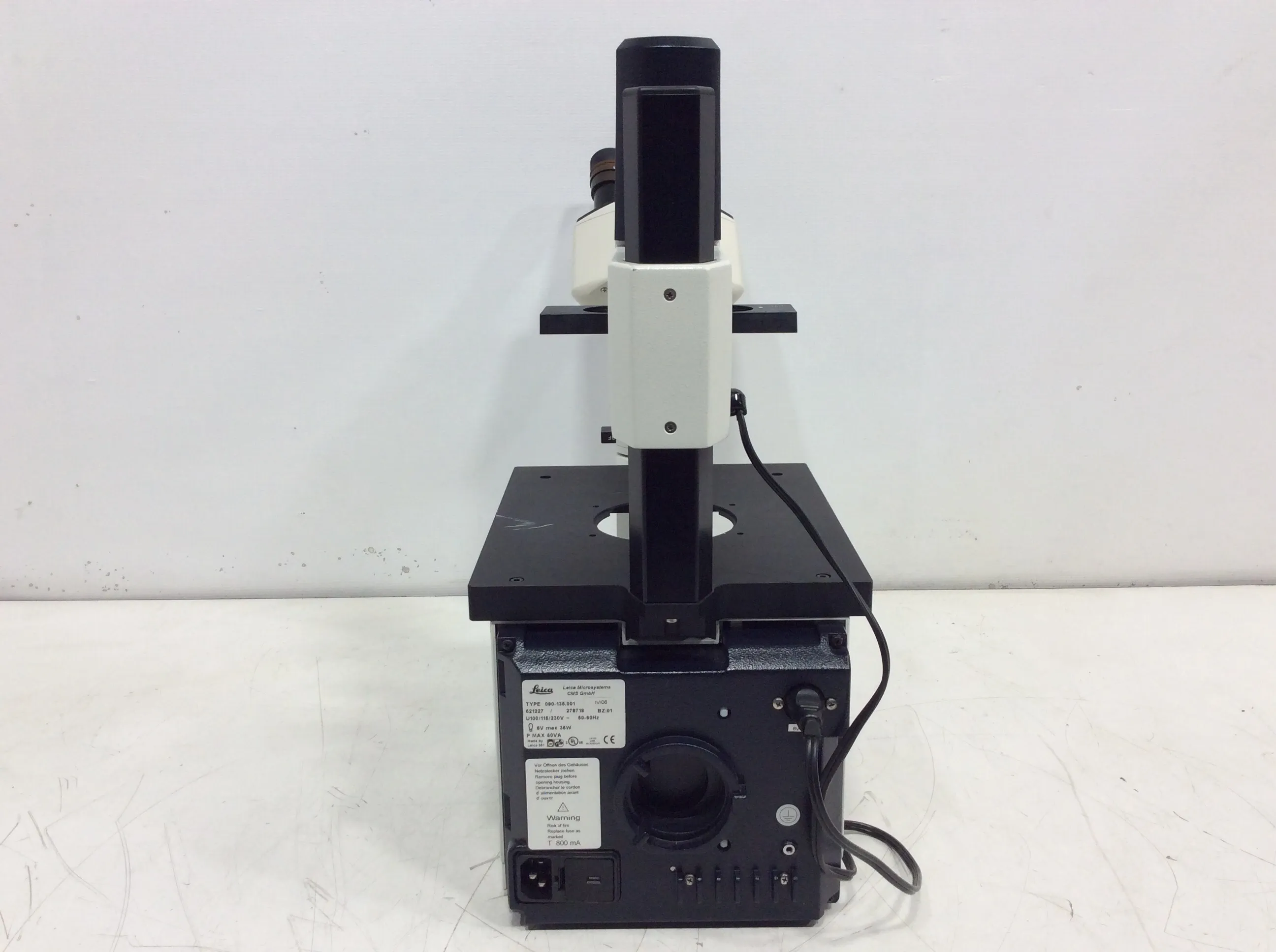 LEICA DMIL 090-135.001 INVERTED MICROSCOPE with 4x, 10x and L20x C Plan Objectives