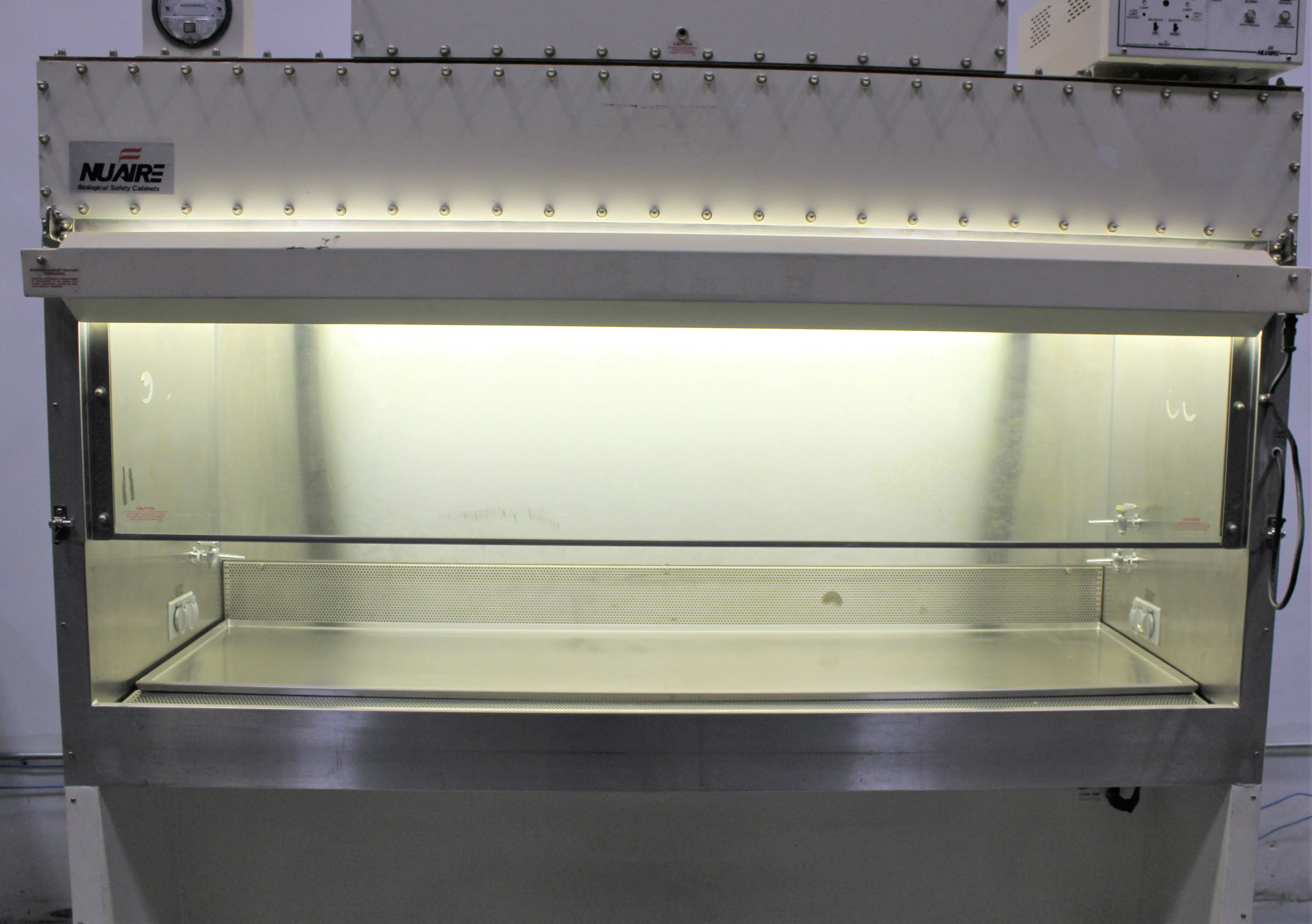 Used NuAire NU-407FM-600 Biosafety Cabinet